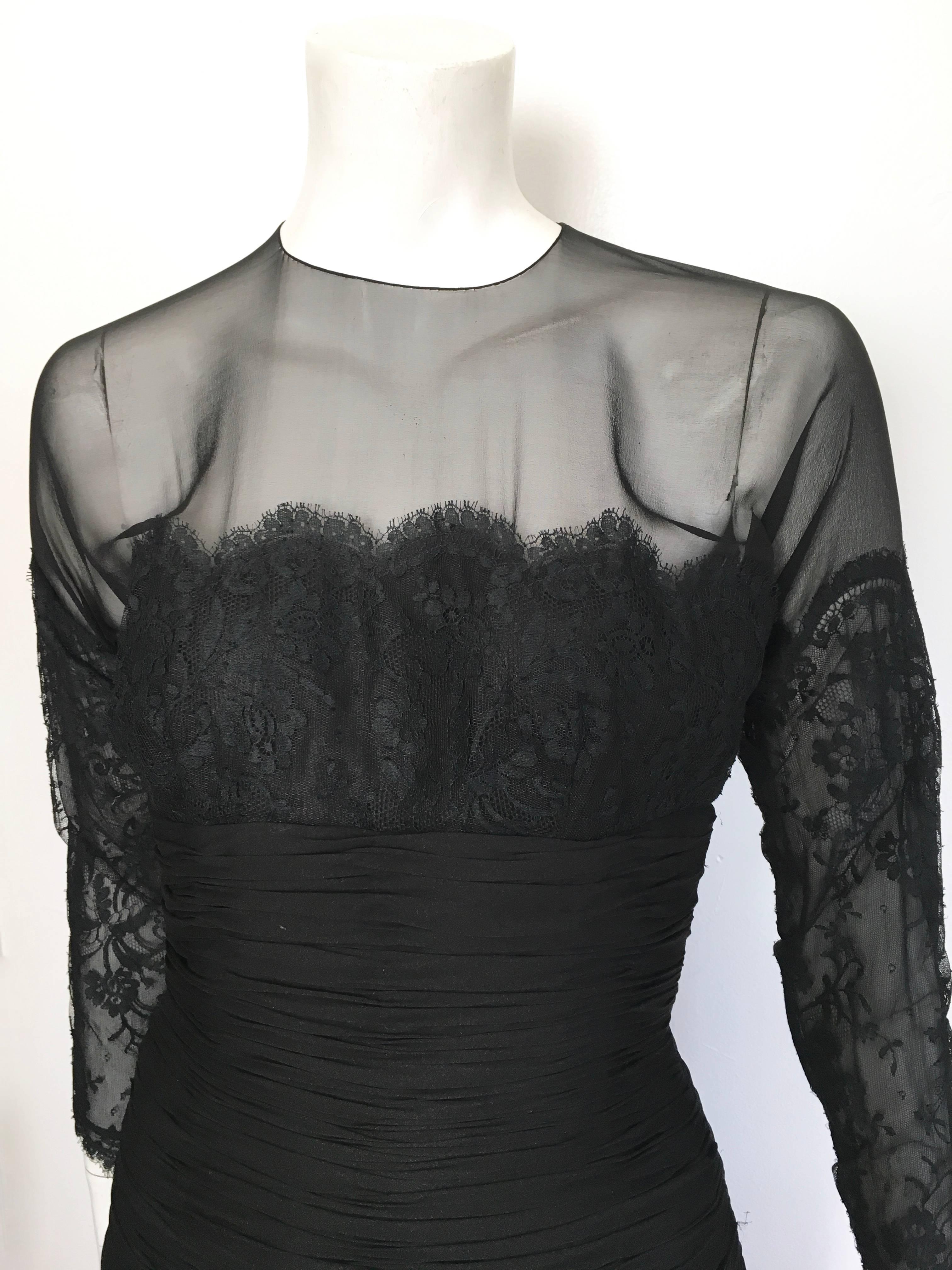 Oscar de la Renta Black Lace Evening Gown Size 6.  In Excellent Condition For Sale In Atlanta, GA