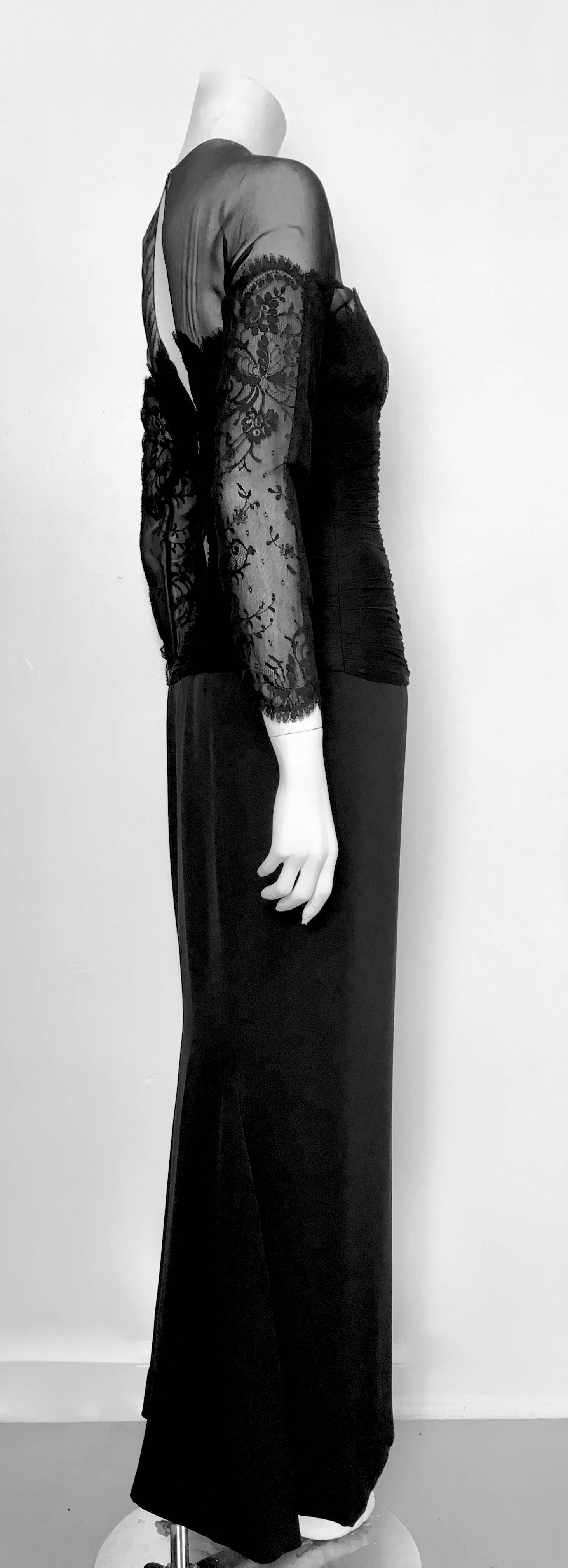 Women's or Men's Oscar de la Renta Black Lace Evening Gown Size 6.  For Sale