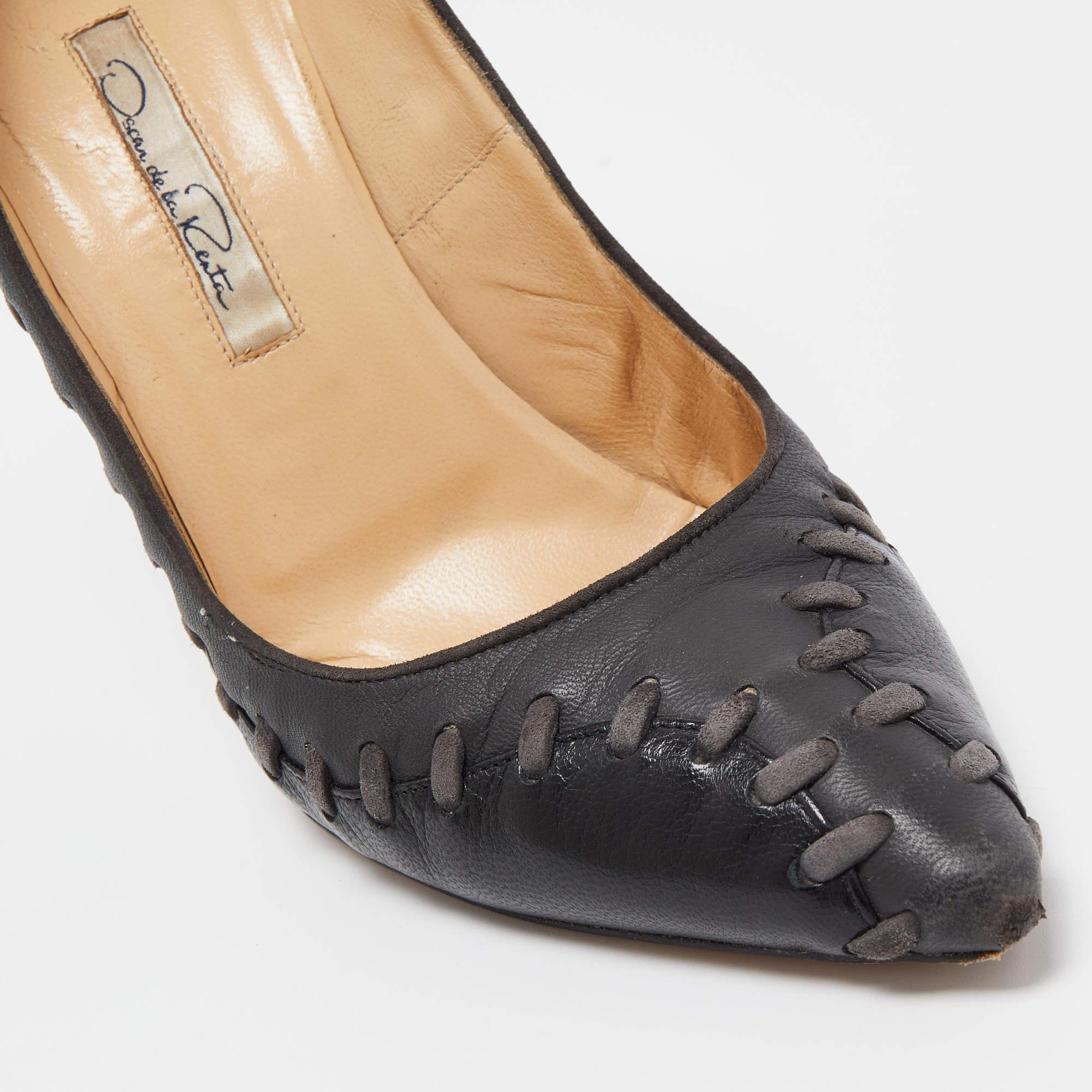 Oscar de la Renta Black Leather Pointed Toe Pumps Size 38 For Sale 3