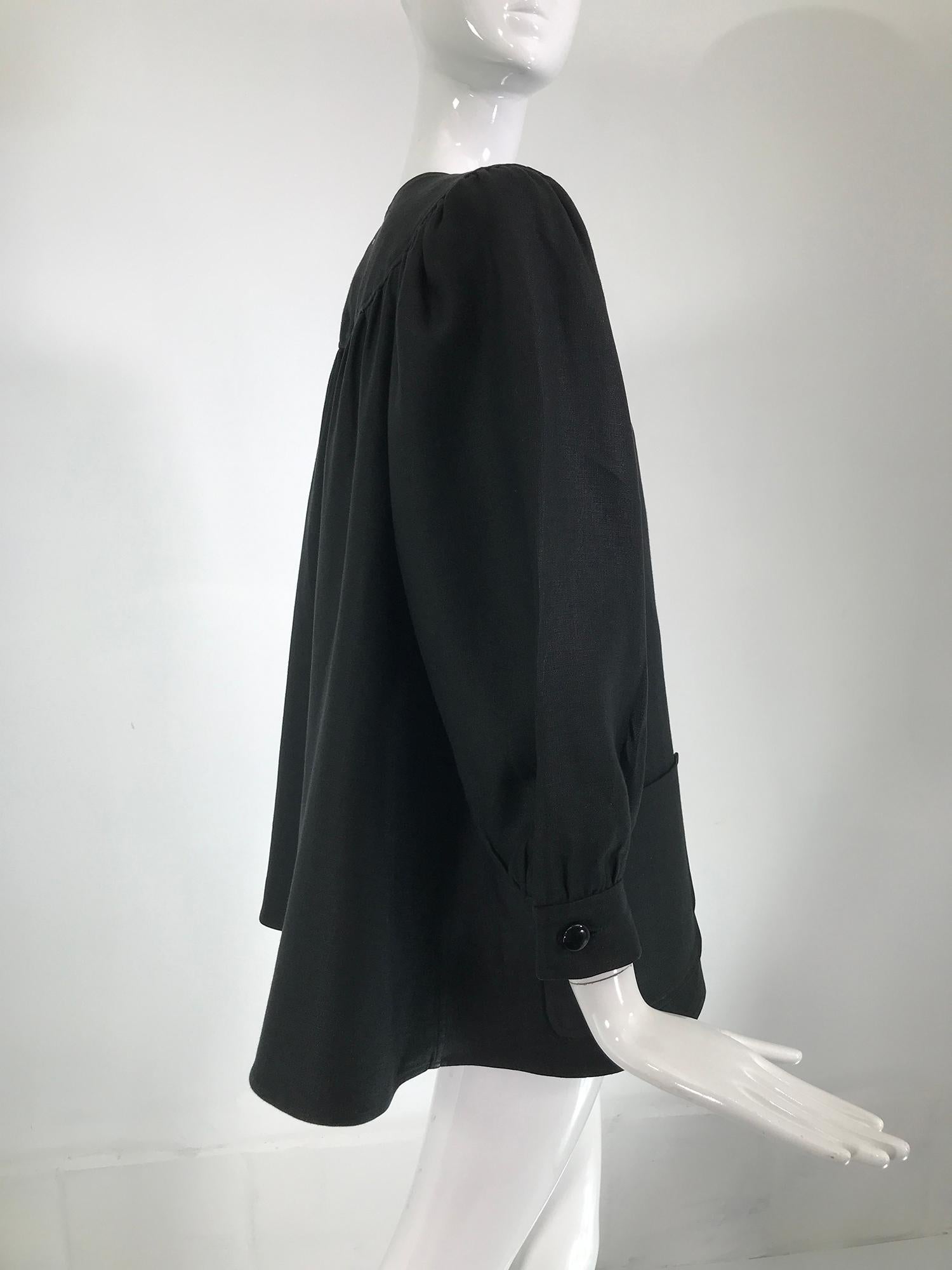Oscar de la Renta Black Linen Button Front Full Sleeve Hip Pocket Jacket 1980s For Sale 2