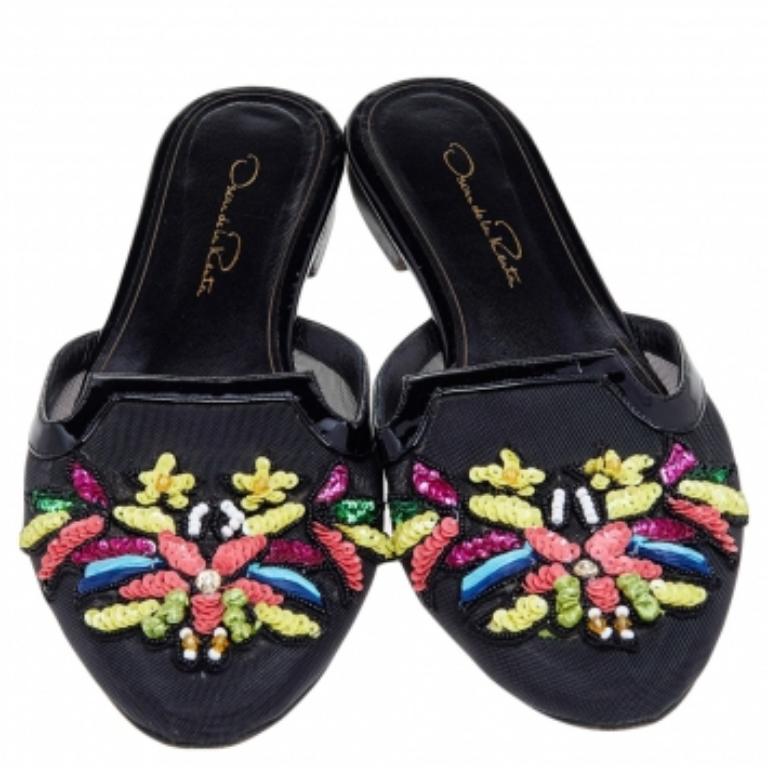 Oscar de la Renta Black Mesh And Patent Leather Embellished Flat Mules Size 37.5 In Good Condition In Dubai, Al Qouz 2