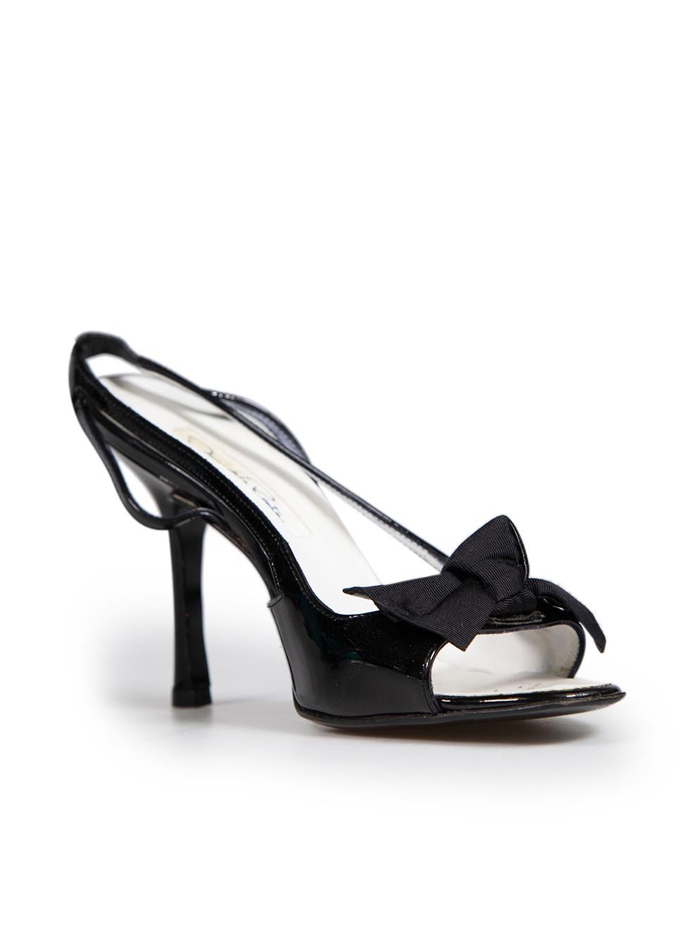 CONDITION is Very good. Minimal wear to heels is evident. Minimal wear to insoles and glue residue staining on the inner leather lining on the left side of the right shoe on this used Oscar de la Renta designer resale item.
 Details
 Black
 Patent