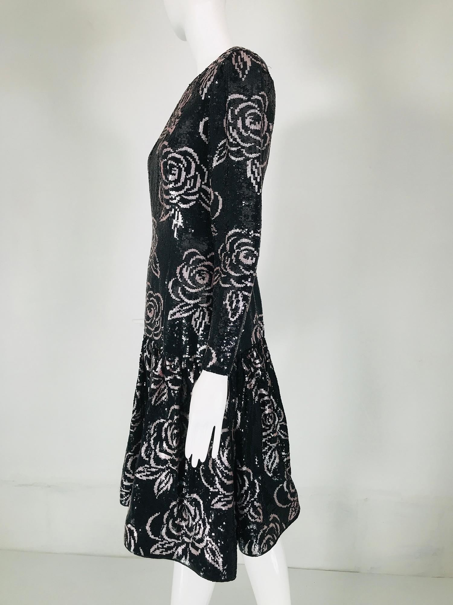 Oscar de la Renta Black & Pink Sequin Encrusted Roses Evening Dress 1980s In Good Condition In West Palm Beach, FL