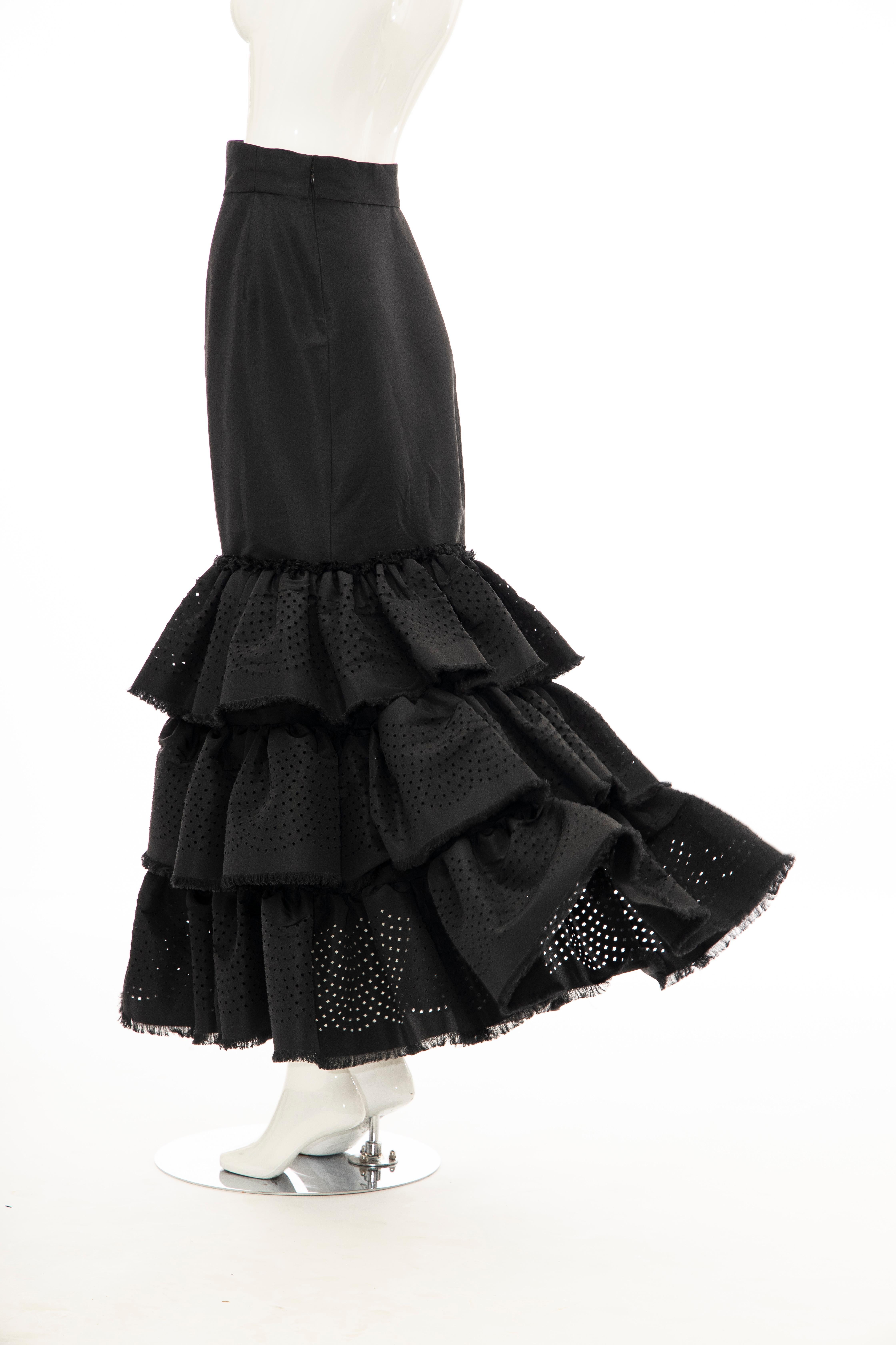 Oscar de la Renta Black Punched Silk Faille Evening Skirt, Fall 2001 In Excellent Condition For Sale In Cincinnati, OH