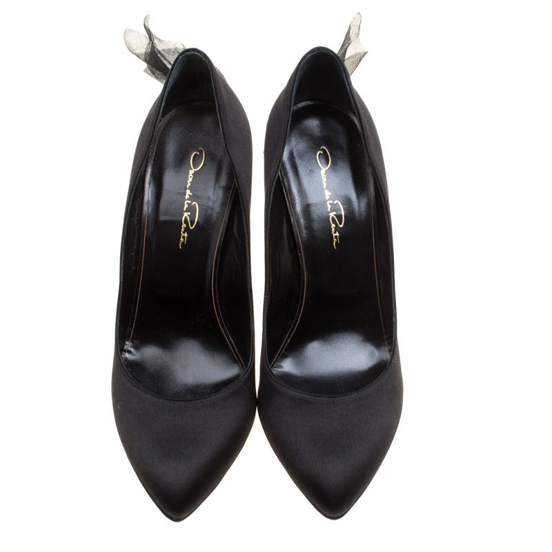 Breathtaking and whimsical, these Kincy pumps from Oscar de la Renta are here to make you fall in love with them! These black pumps are crafted from satin and feature an elegant design. They flaunt pointed toes, comfortable leather lined insoles and