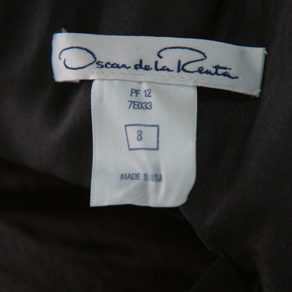 Oscar de la Renta Black Silk Plissé Asymmetrical Hem Detail Flared Gown M In Good Condition In Dubai, Al Qouz 2