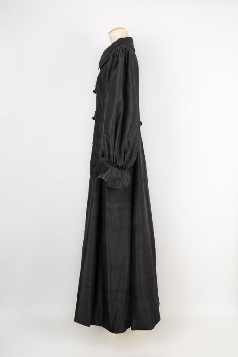 Oscar De La Renta Black Silk Taffeta Evening Coat Dress, circa 1980 In Excellent Condition In SAINT-OUEN-SUR-SEINE, FR