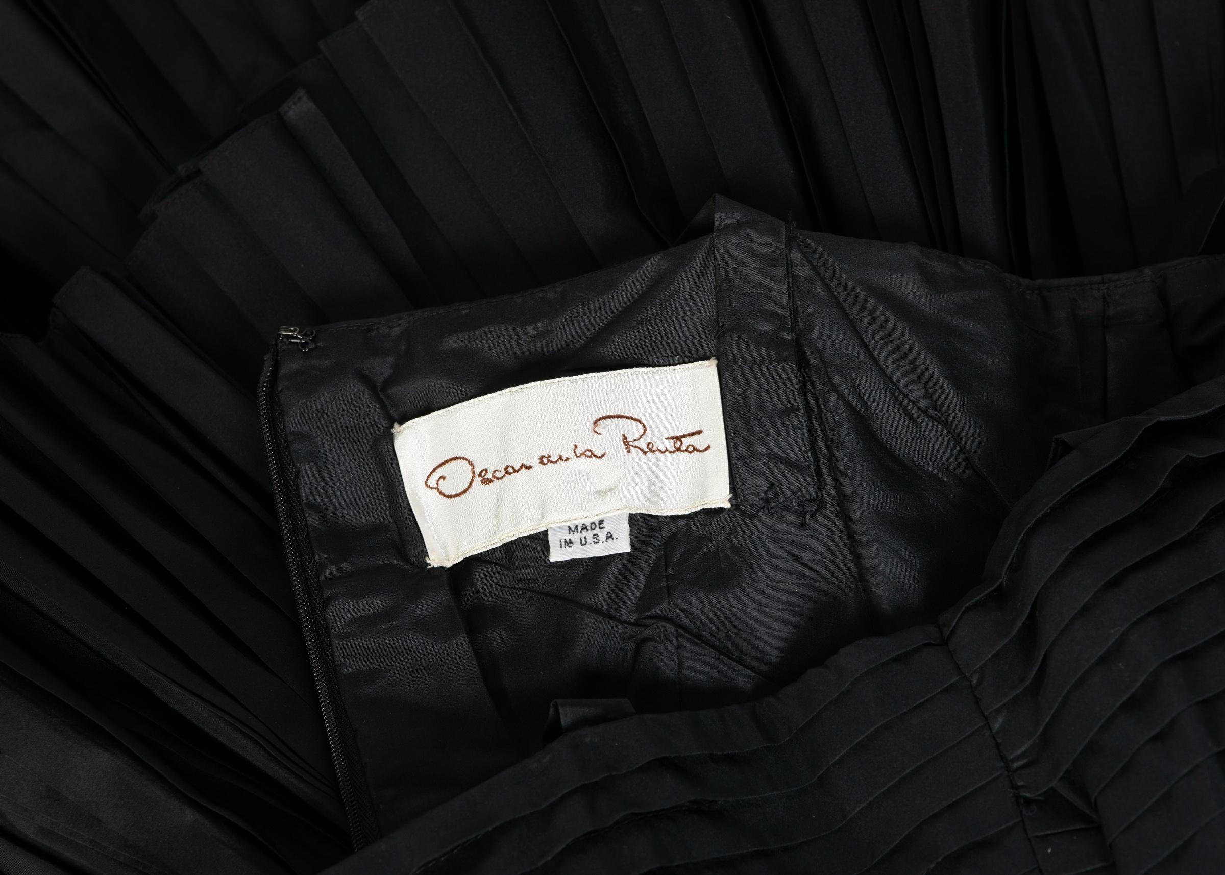 Oscar de la Renta Black Silk Taffeta Pleated Ruffle Cocktail Dress, 1980s For Sale 3