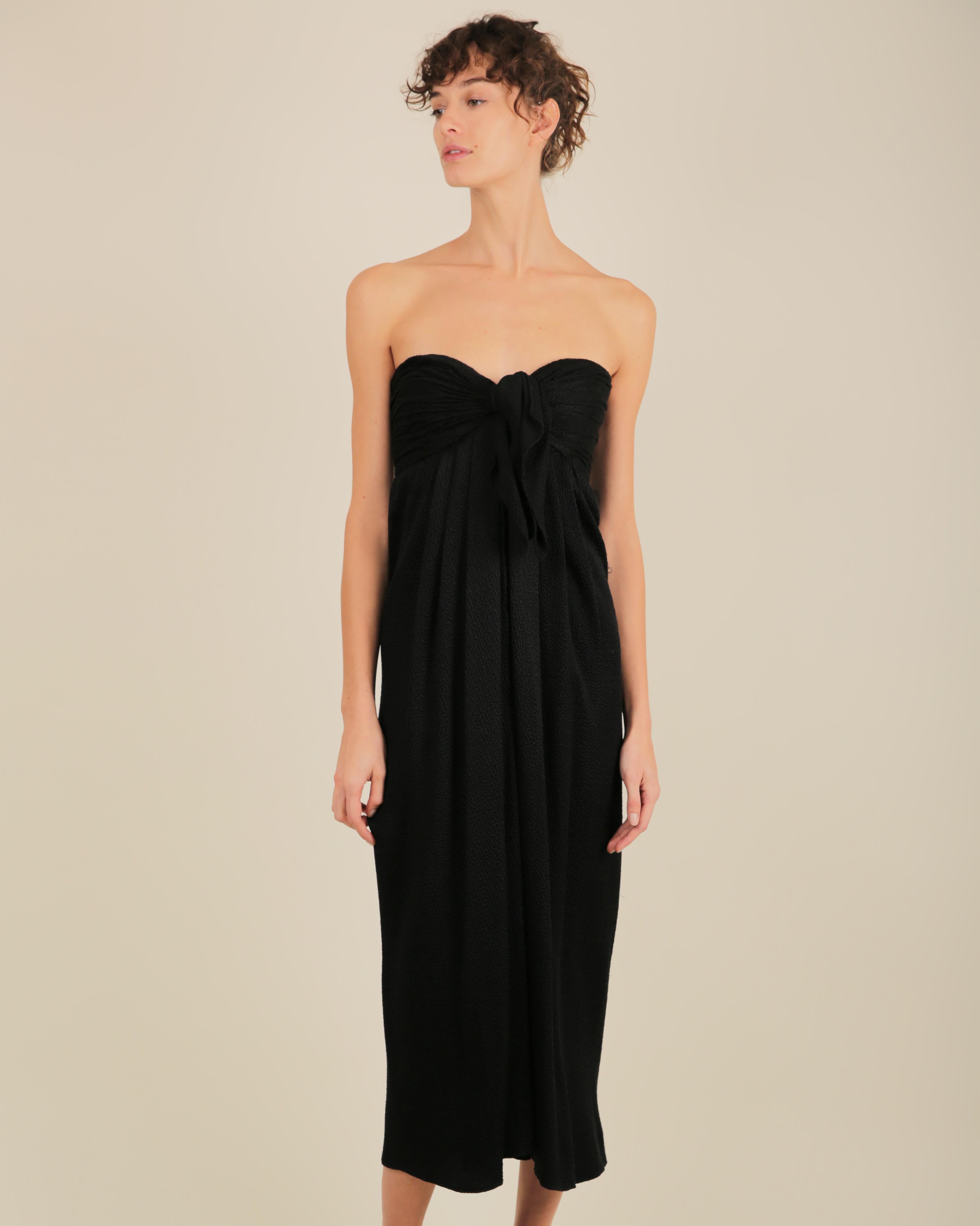 LOVE LALI Vintage

Vintage Oscar de la Renta from 2008
Extremely elegant beautiful black strapless bustier dress with a rolled pleated bust and self tie closure at centre front
Draped body
The fabric has the most beautiful texture, so do zoom in on