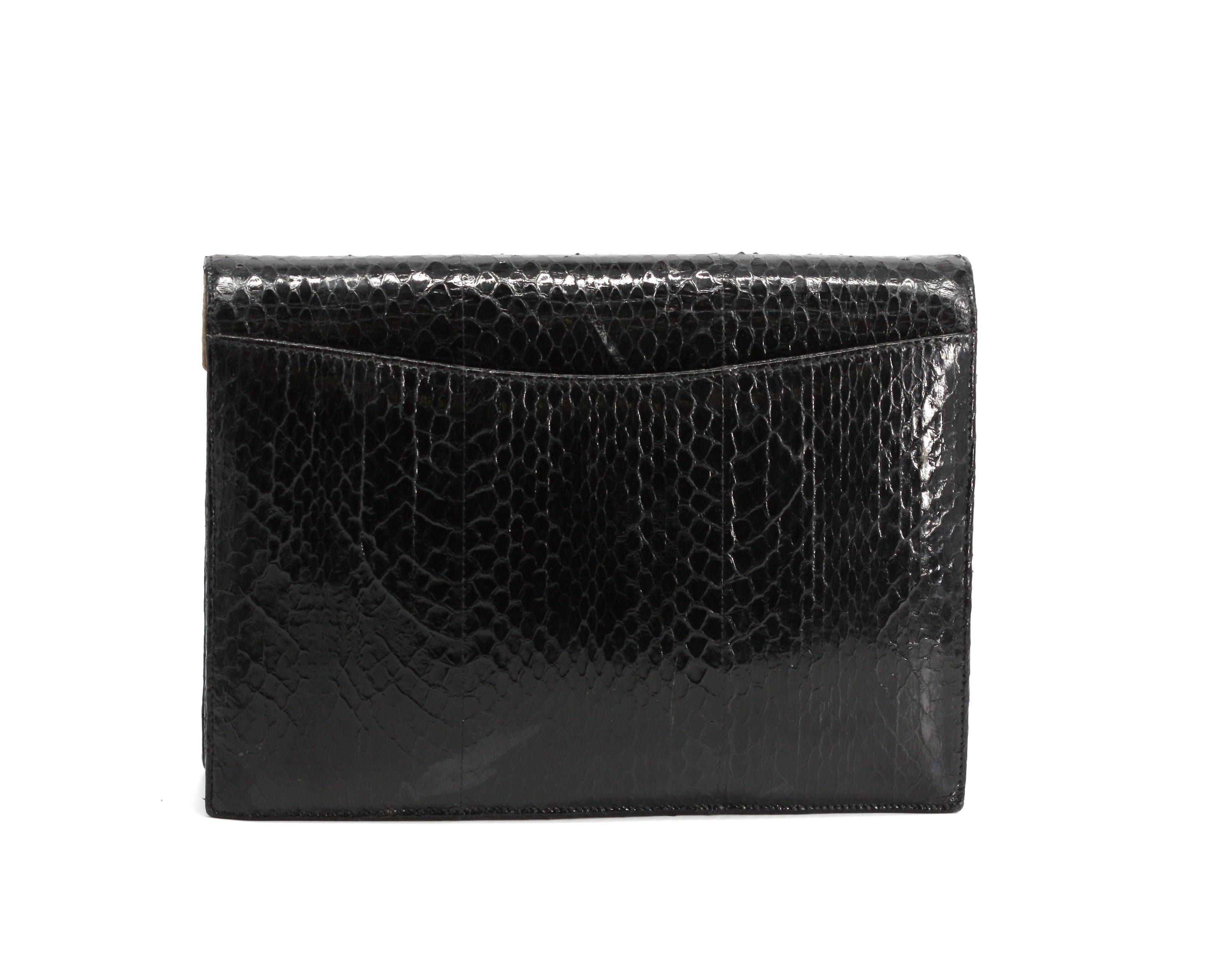 Oscar De La Renta - Pochette a busta in pelle di serpente nera In condizioni buone in vendita a West Palm Beach, FL