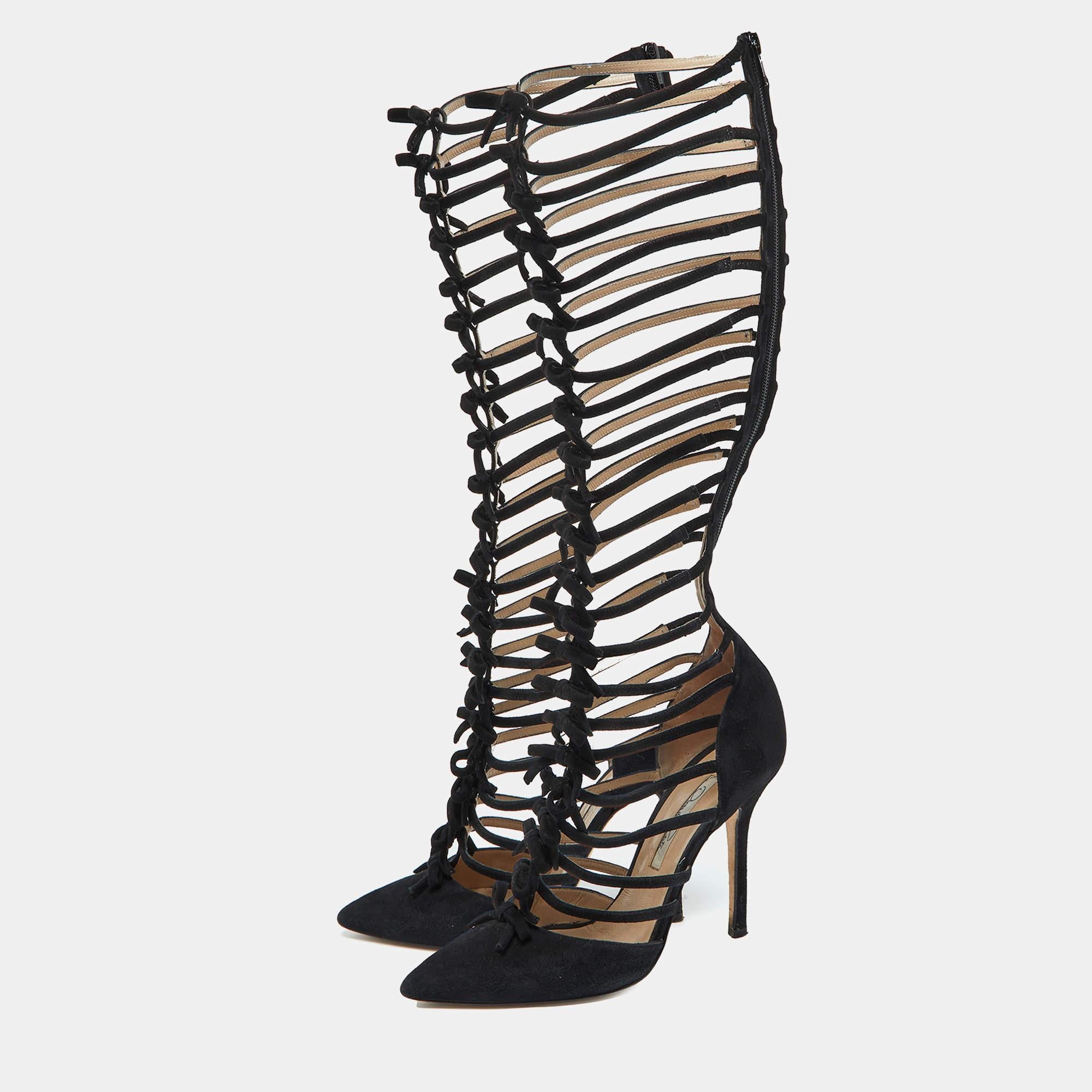 Meticulously designed into a smart silhouette these boots are on point with style. They come with comfortable insoles and durable outsoles to last you forever. These boots are just amazing and you definitely need to get them right away.