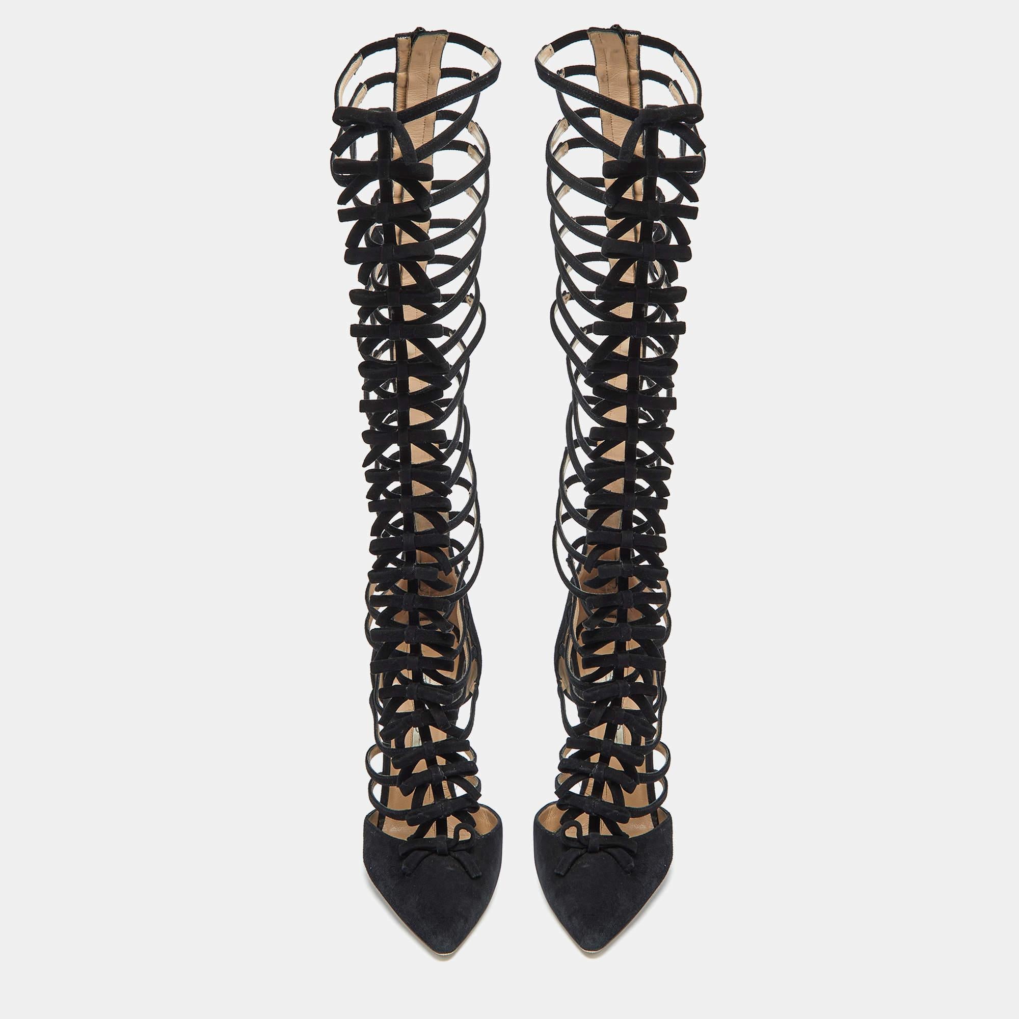 Oscar de la Renta Black Suede Lace-Up Knee High Gladiator Boots Size 39 In Good Condition For Sale In Dubai, Al Qouz 2