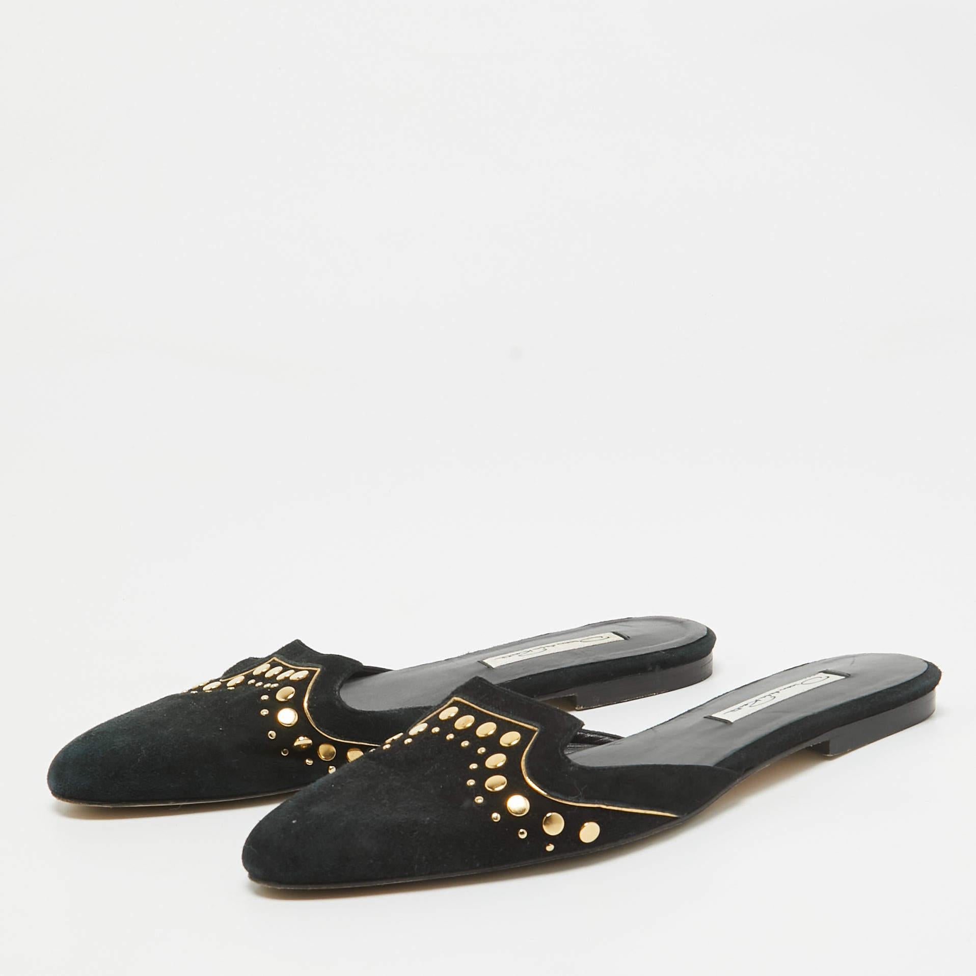 These flat mules from the house of Oscar de la Renta are designed in black suede and punctuated with golden stud details. Skip your heels and switch to these flat mules for a comfortable day