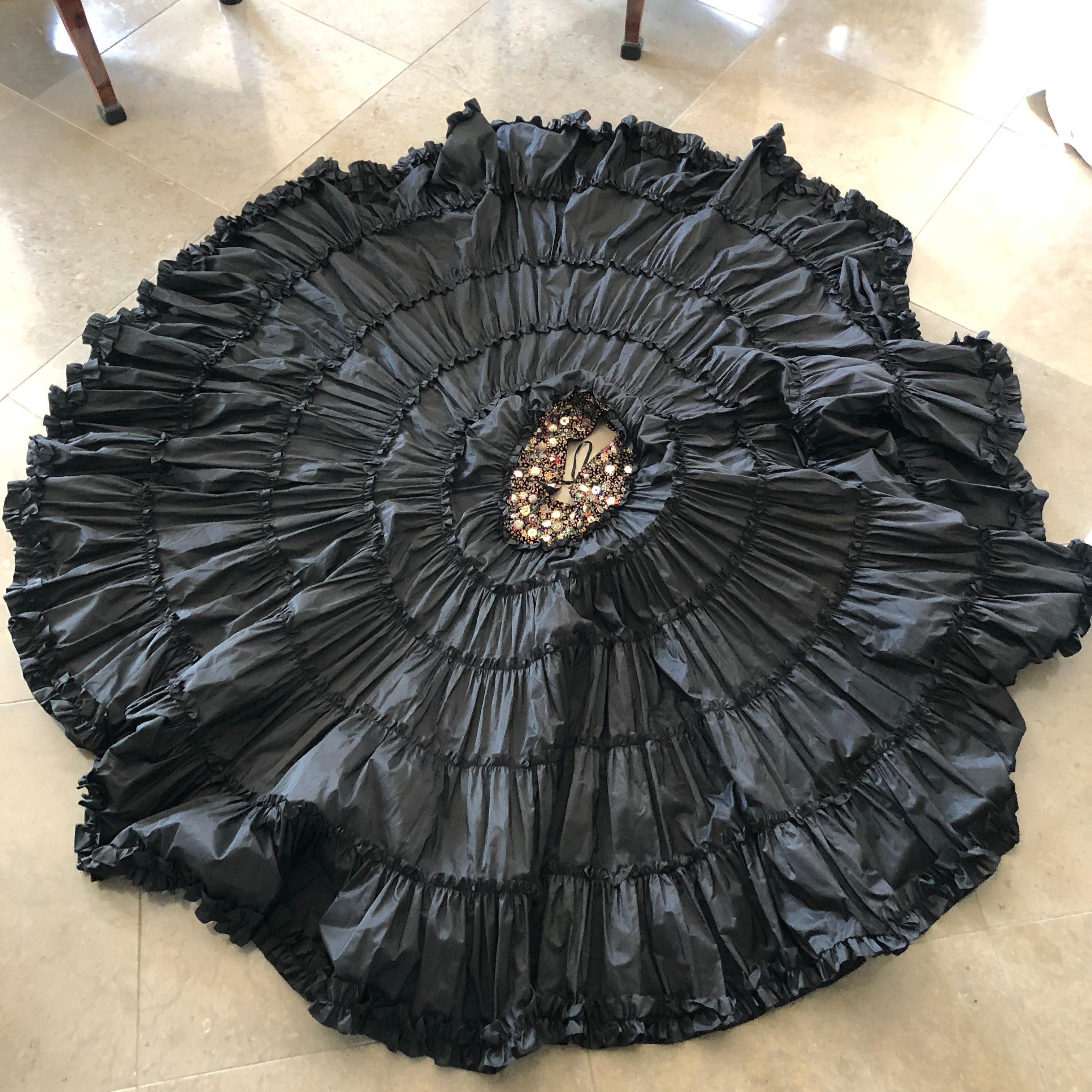 Oscar de la Renta Black Taffeta Silk Peasant Skirt with Jewel Hips In Excellent Condition For Sale In Cloverdale, CA