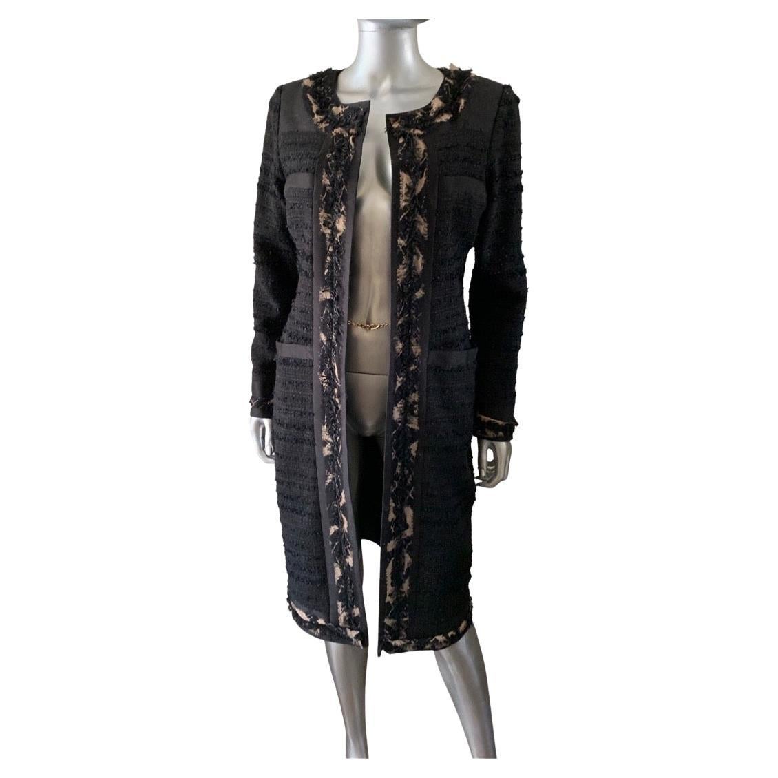 Oscar De La Renta Black & Tan Chic Bouclé Cardigan Coat Size 10/12 For Sale