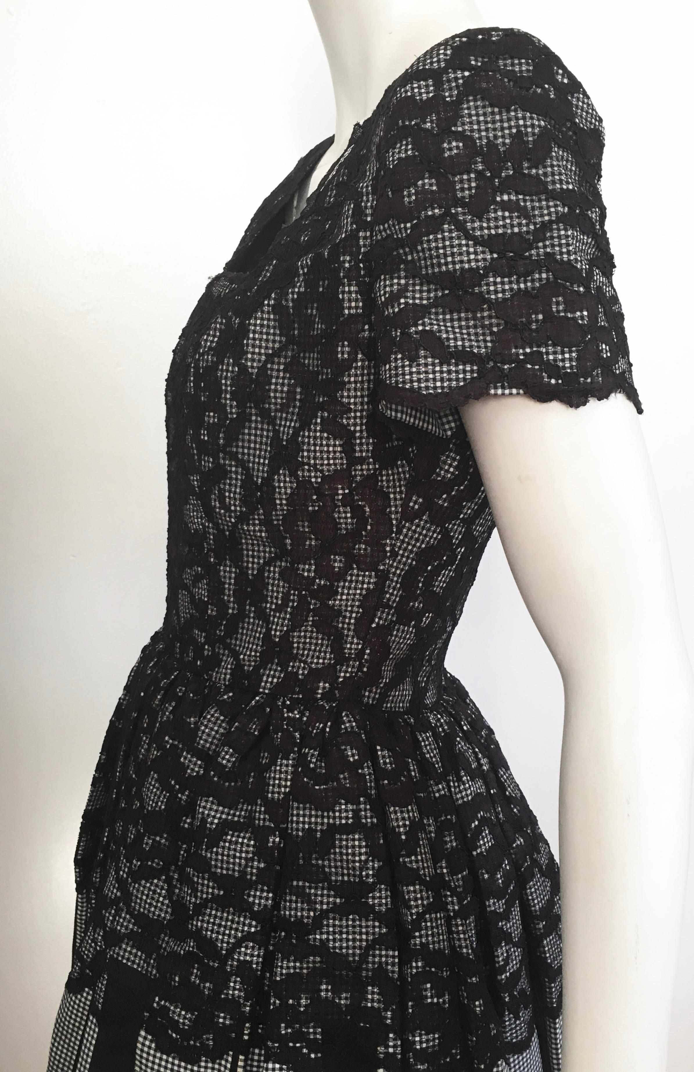 Oscar de la Renta Black & White Lace Evening Cocktail Dress Size 6. For Sale 6