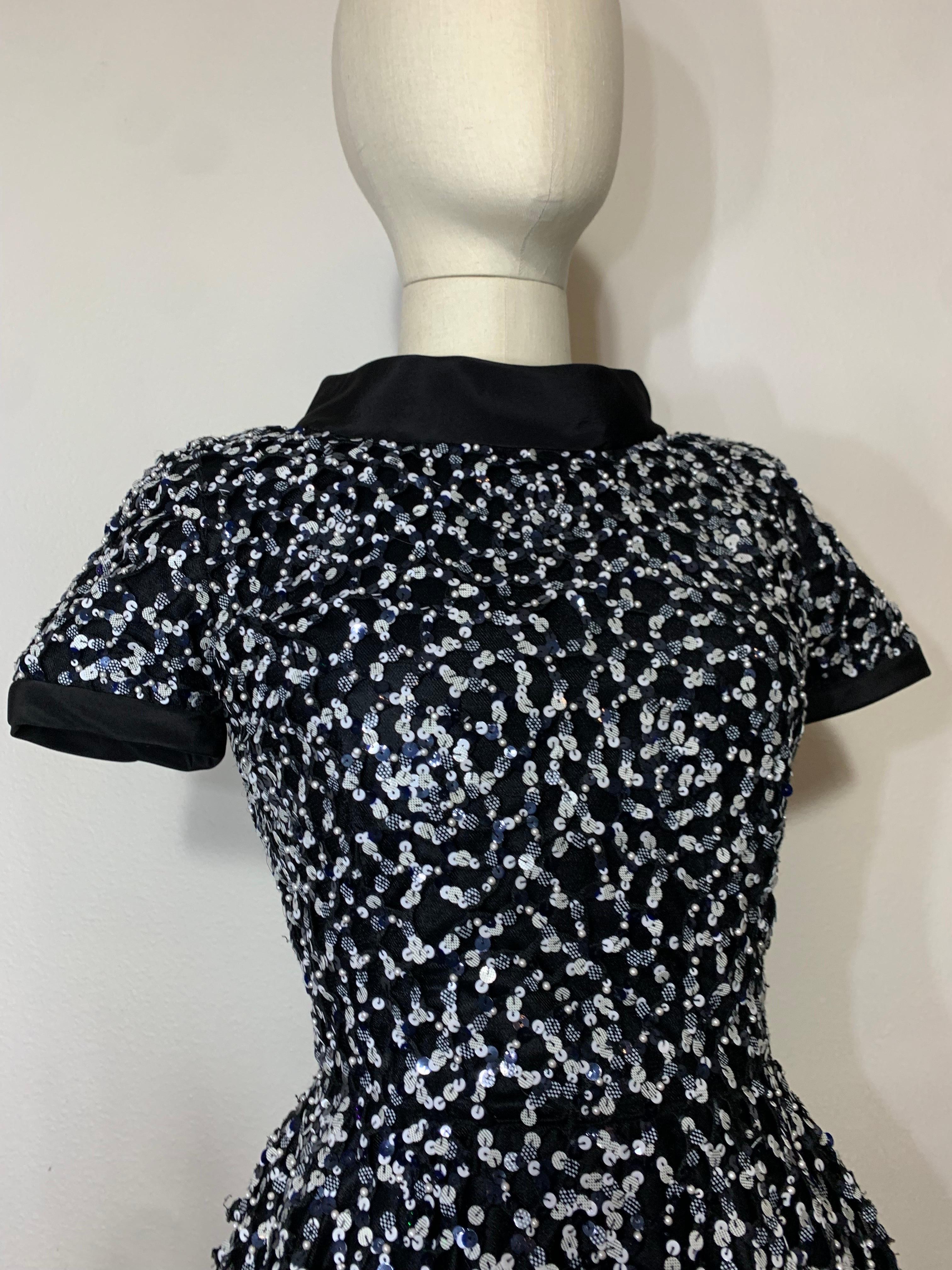Oscar de la Renta Black & White Sequin Bell-Shaped Mini Cocktail Dress In Excellent Condition In Gresham, OR