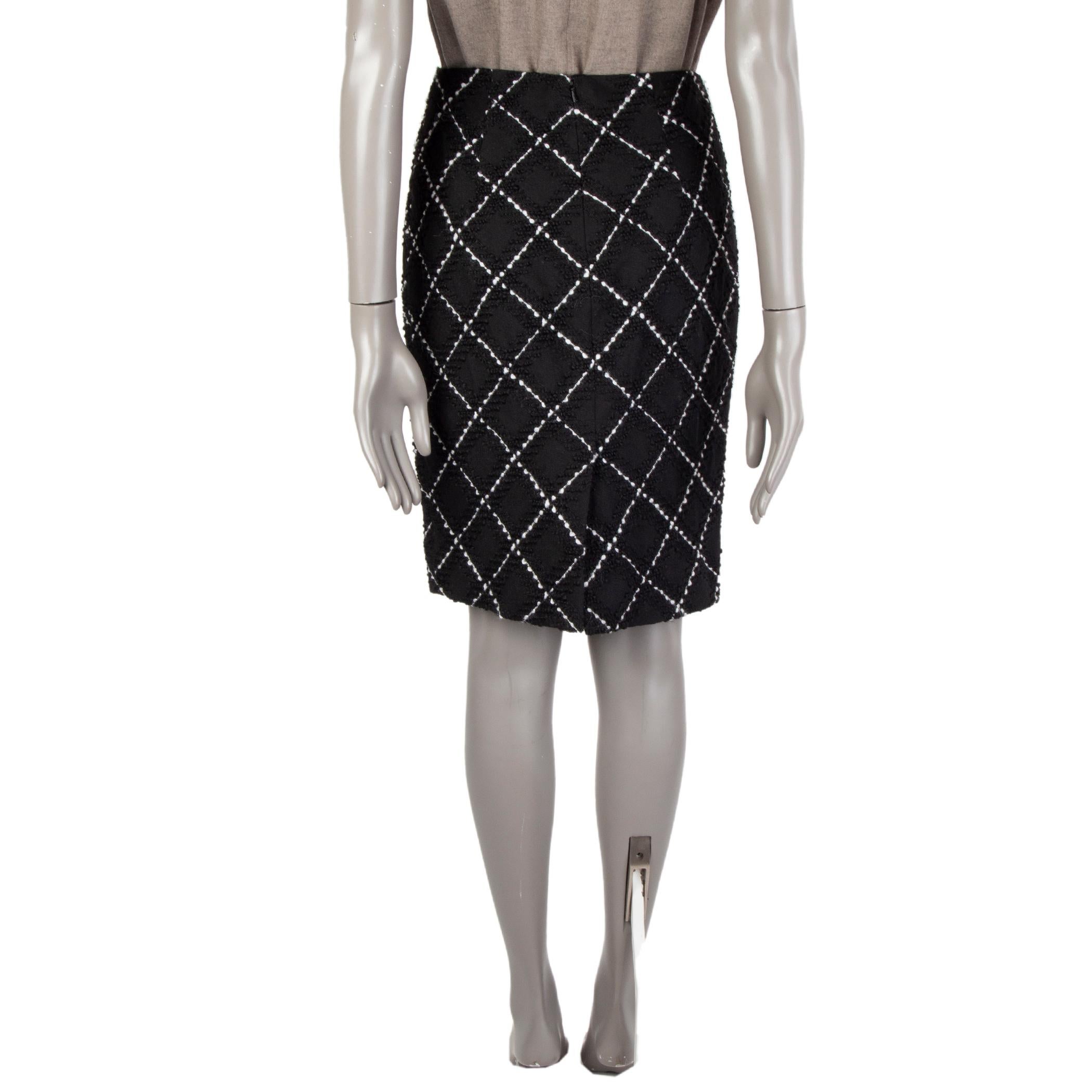 Black OSCAR DE LA RENTA black & white wool EMBROIDERED Skirt 4 XS For Sale