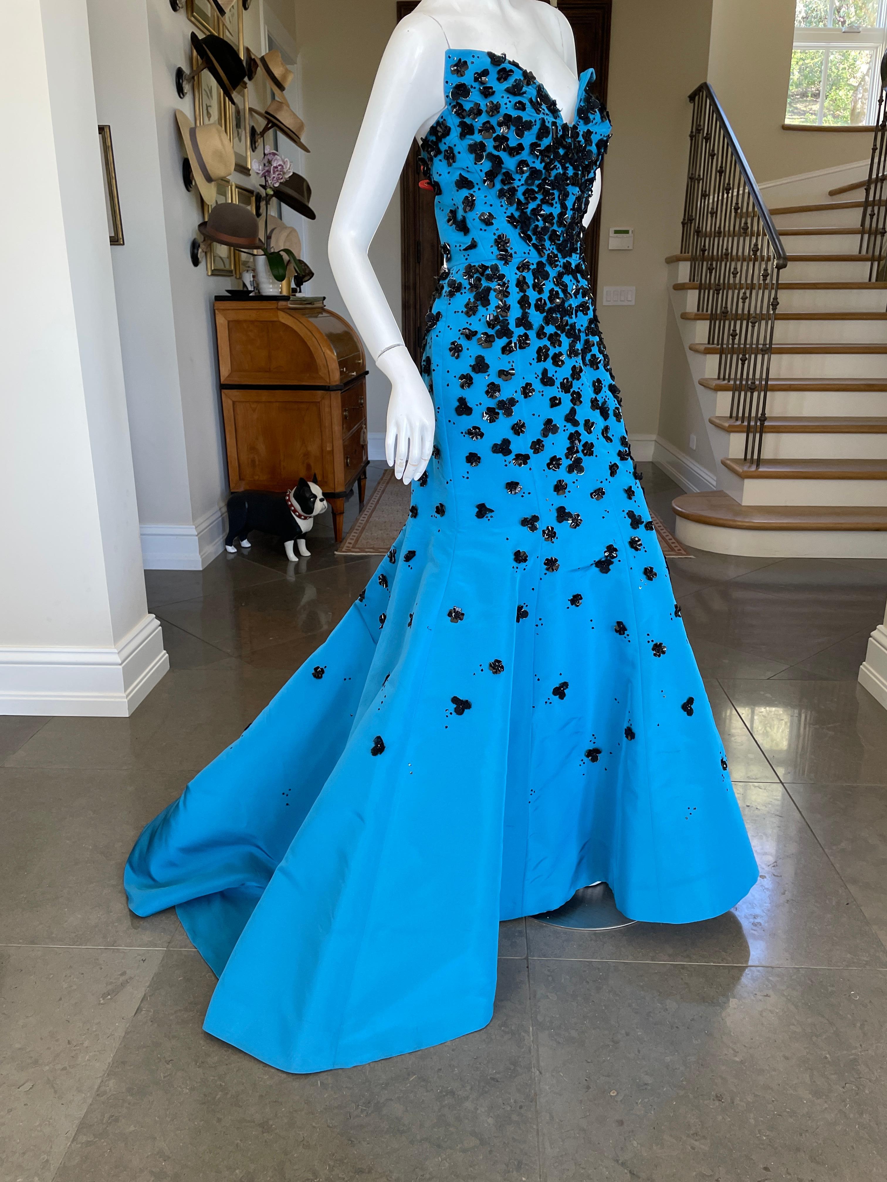 Oscar de la Renta Blue Embellished Mermaid Dress with Sexy Back For Sale 5
