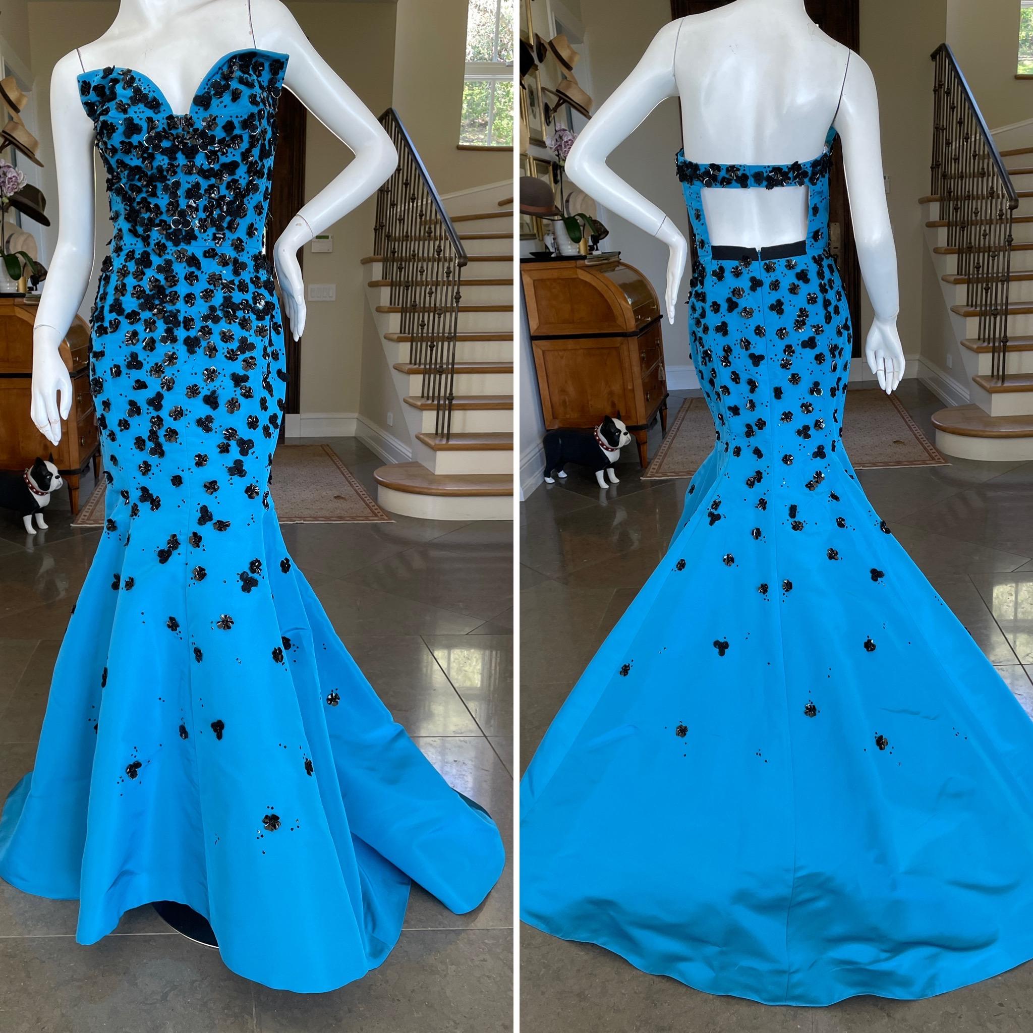 Oscar de la Renta Exquisite Blue Embellished Mermaid Dress with Sexy Back 
  Stunning. Please use the zoom feature to see all the remarkable details.
 Size 8
Bust 36