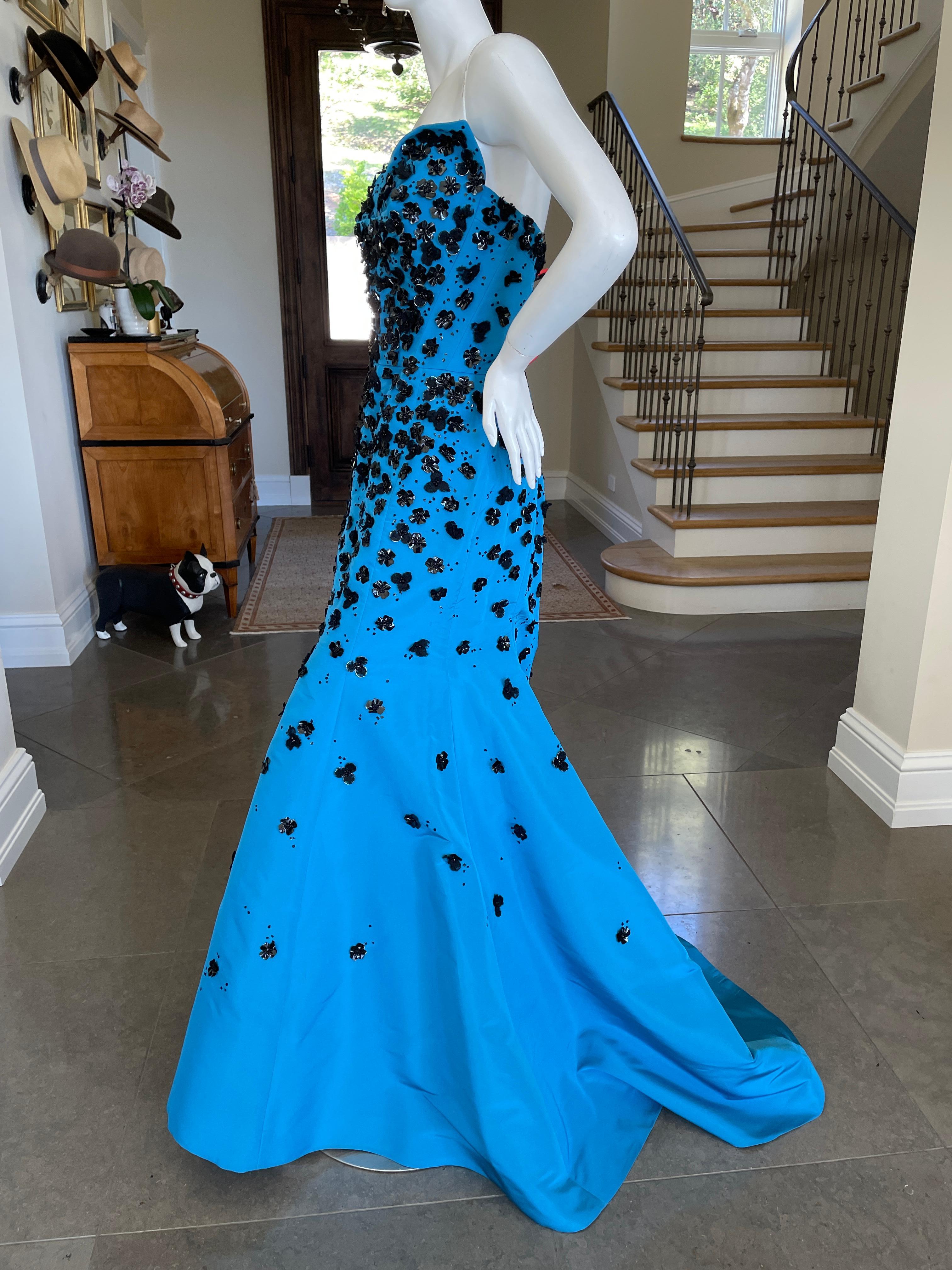 Oscar de la Renta Blue Embellished Mermaid Dress with Sexy Back For Sale 4