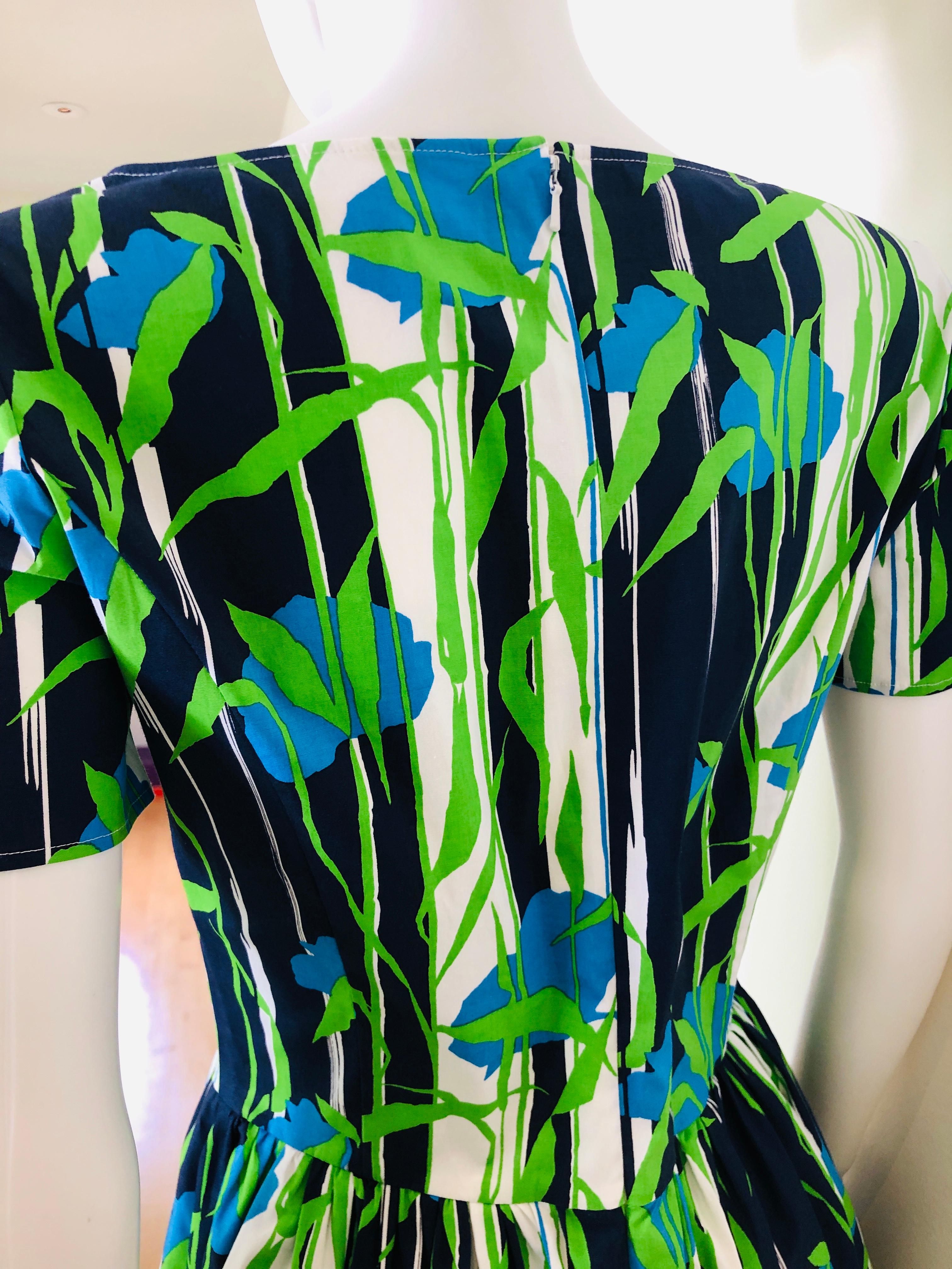 Oscar de la Renta Blue, Green & White Floral Pattern Short Sleeve Flared Dress For Sale 2