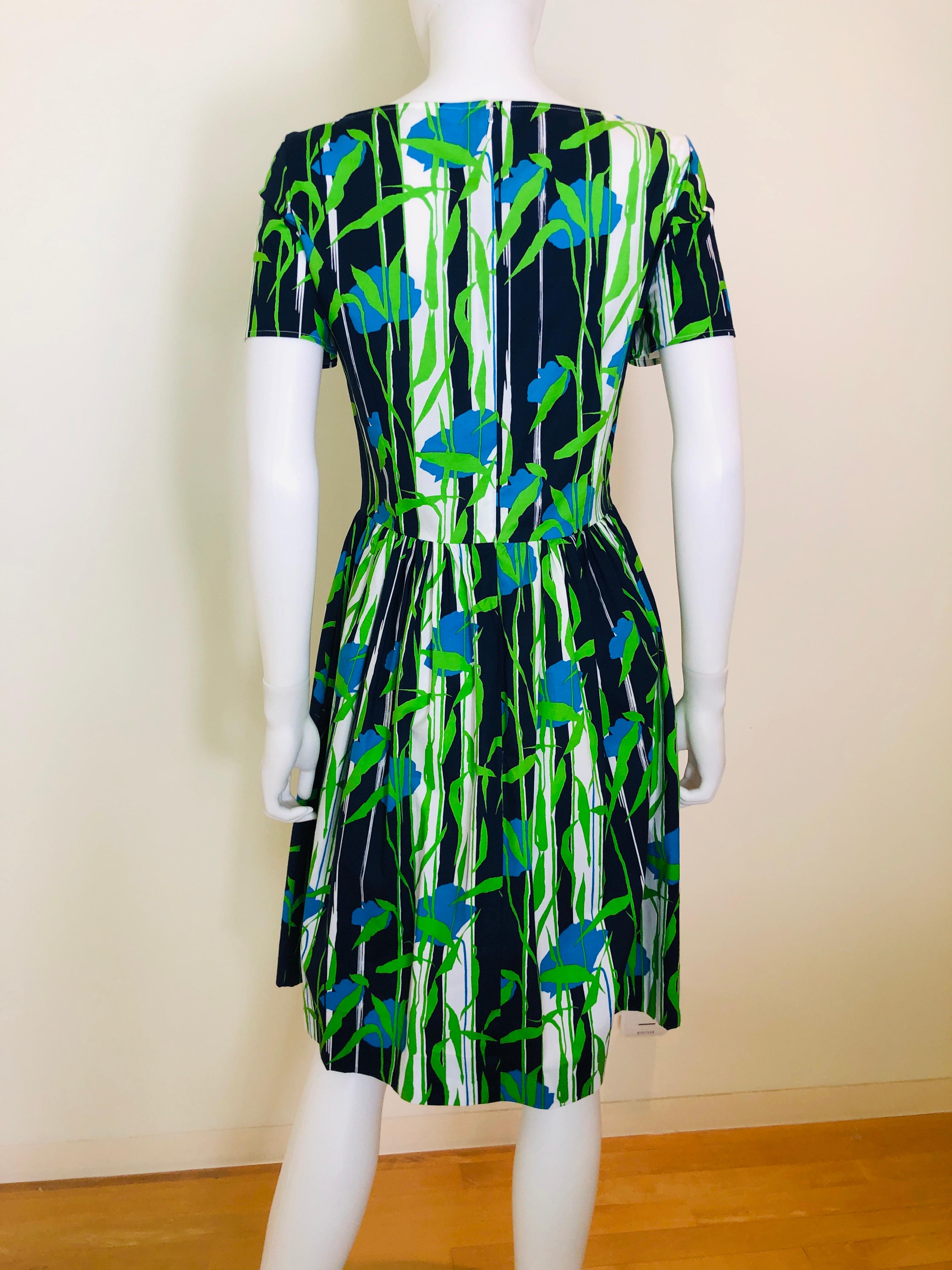 Oscar de la Renta Blue, Green & White Floral Pattern Short Sleeve Flared Dress For Sale 3