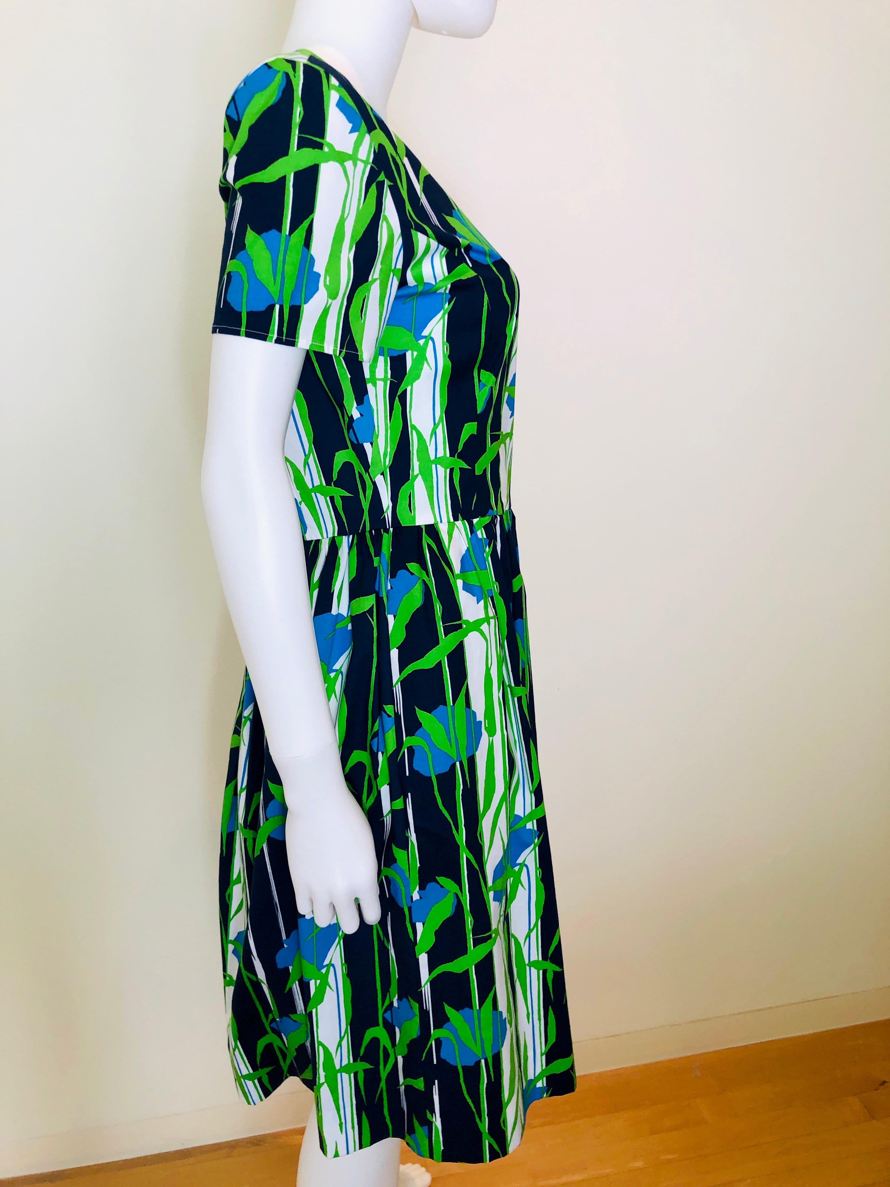 Oscar de la Renta Blue, Green & White Floral Pattern Short Sleeve Flared Dress For Sale 5