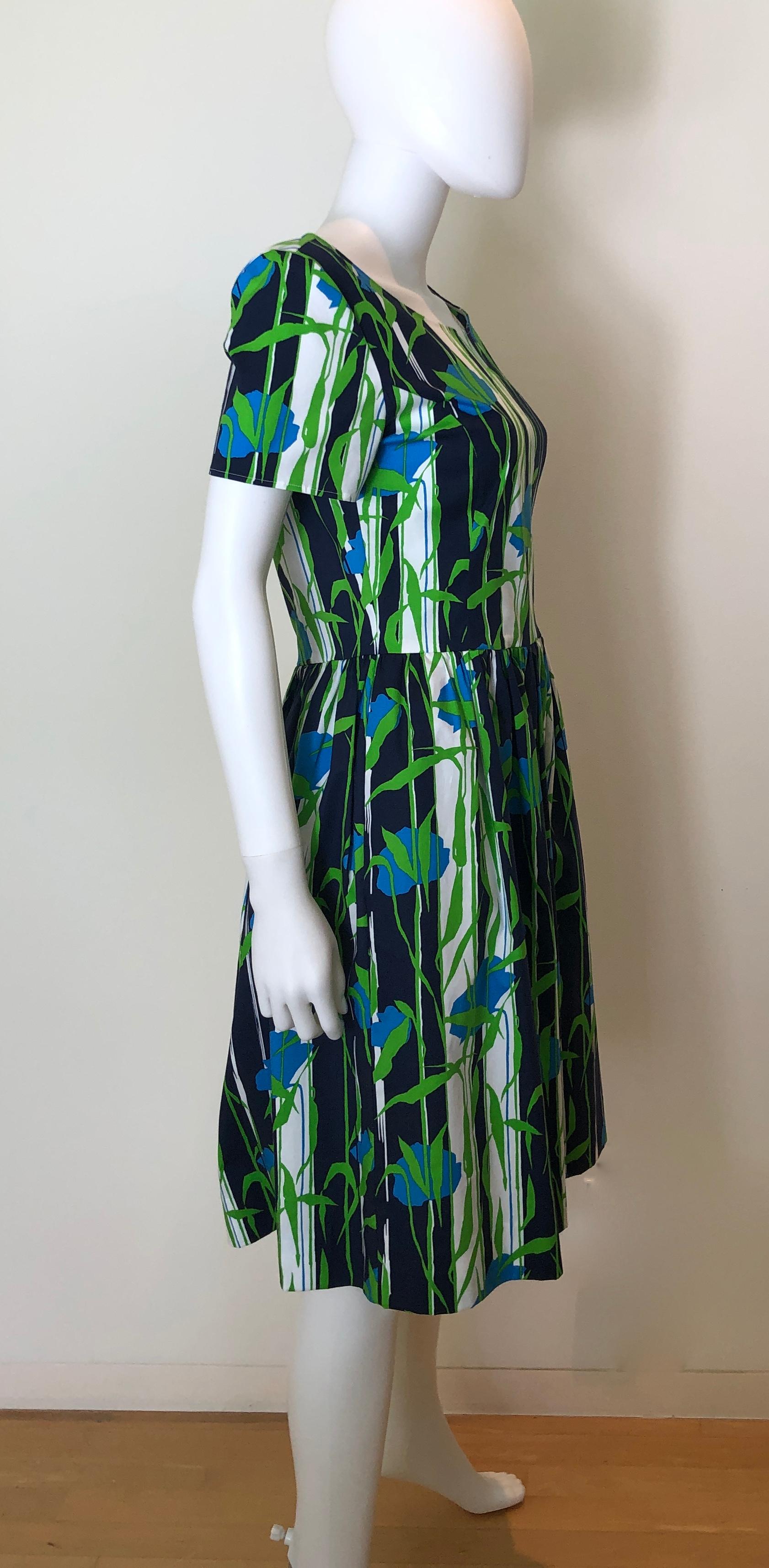 Oscar de la Renta Blue, Green & White Floral Pattern Short Sleeve Flared Dress For Sale 6