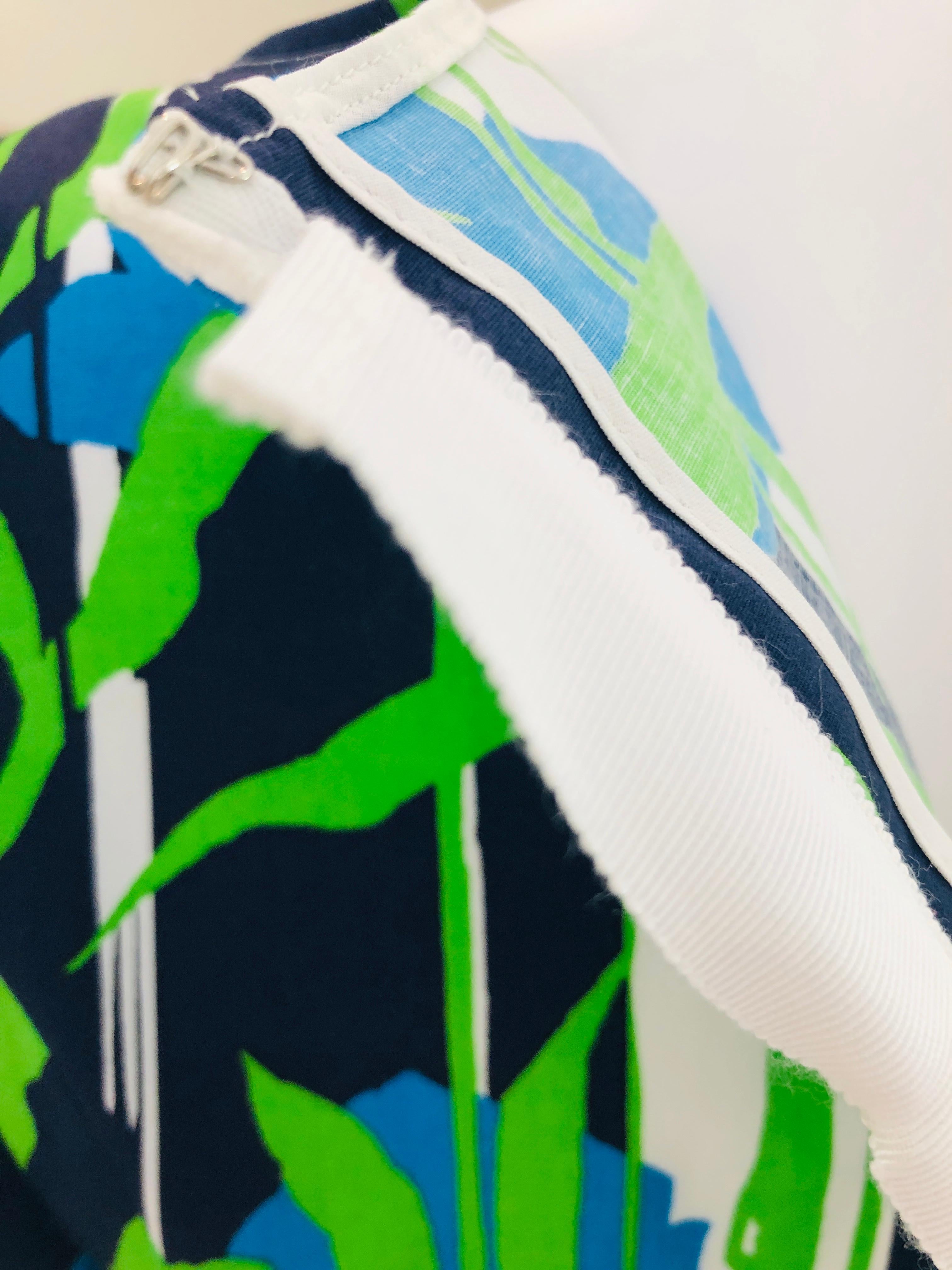 Oscar de la Renta Blue, Green & White Floral Pattern Short Sleeve Flared Dress For Sale 8