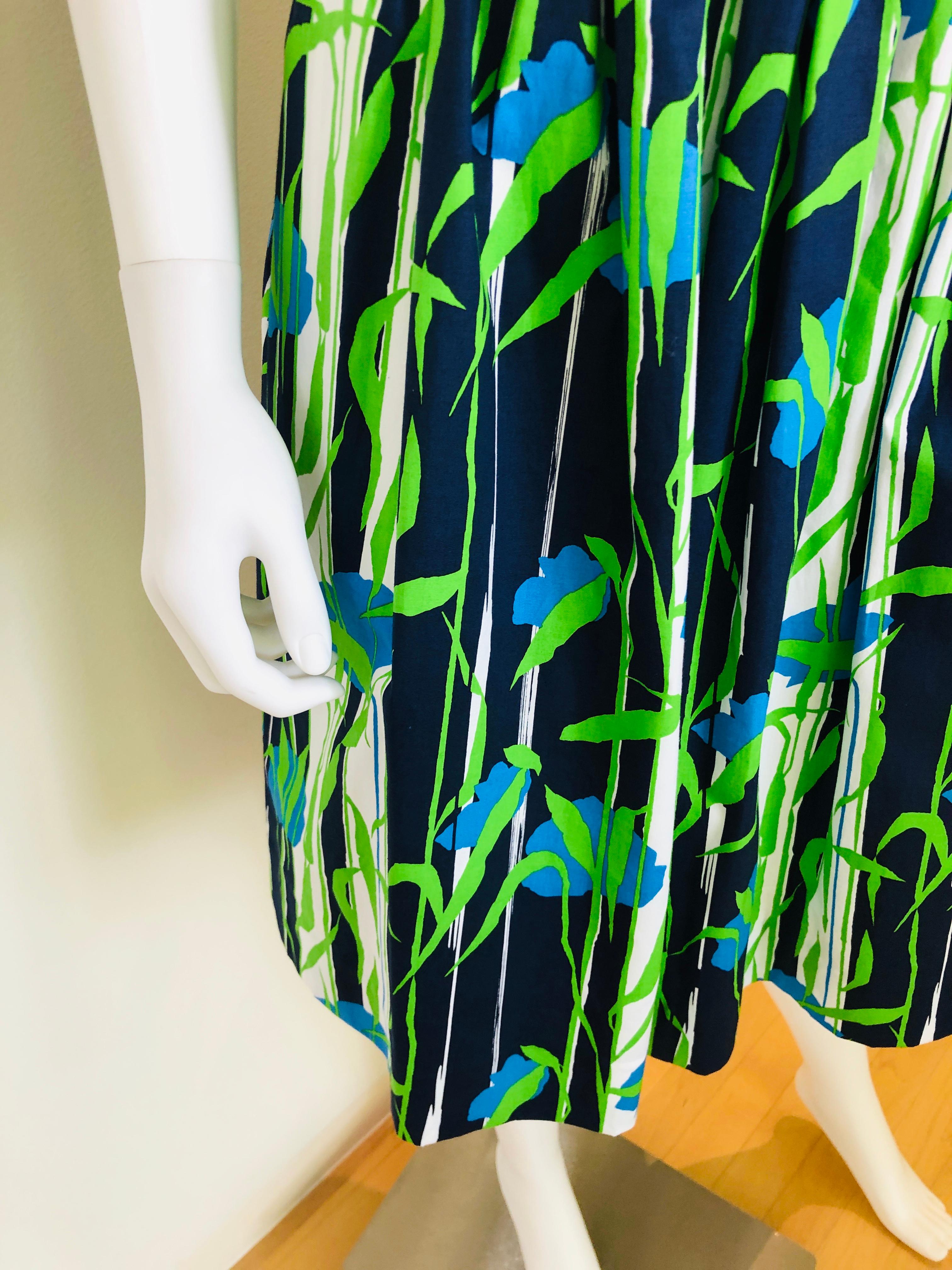 Black Oscar de la Renta Blue, Green & White Floral Pattern Short Sleeve Flared Dress For Sale