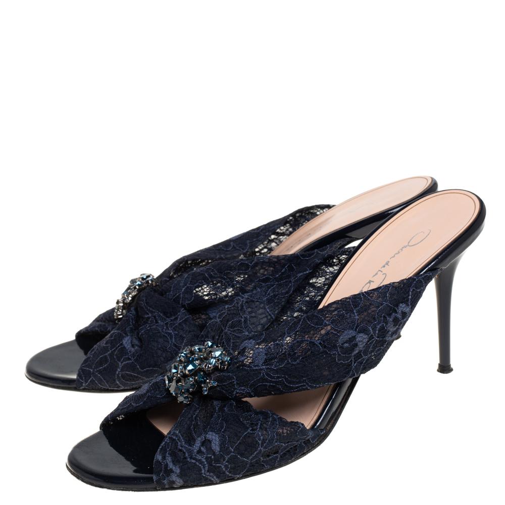 Women's Oscar de la Renta Blue Lace Glen Embellished Sandals Size 38.5