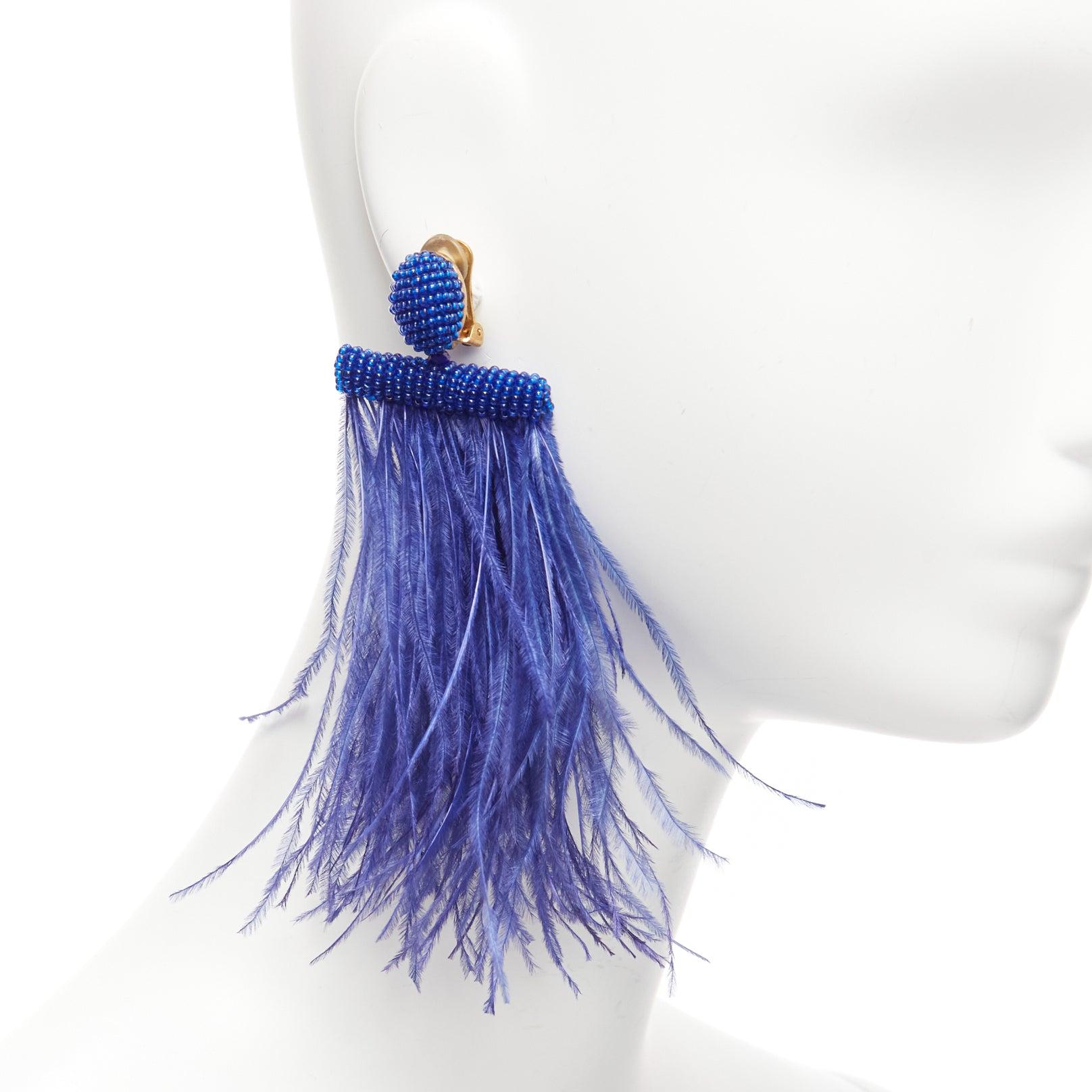 OSCAR DE LA RENTA blue ostrich feather beaded statement clip on earrings pair
Reference: AAWC/A01046
Brand: Oscar de la Renta
Material: Feather, Metal, Acrylic
Color: Blue, Gold
Pattern: Solid
Closure: Clip On
Lining: Gold Metal
Made in: