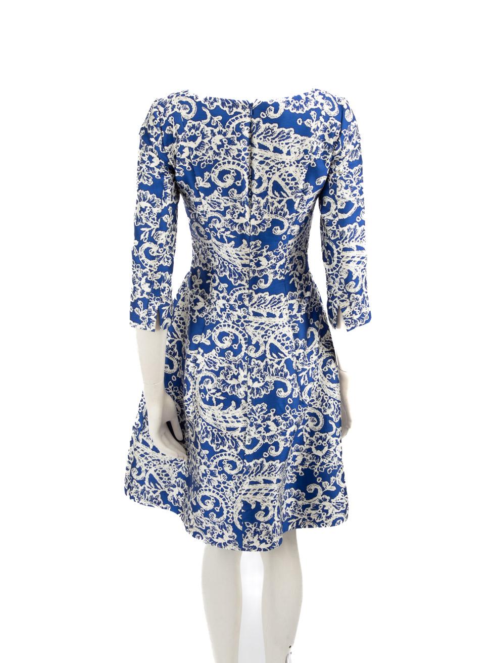 Grigio Oscar De La Renta - Vestito in seta blu con motivo astratto - taglia XS in vendita
