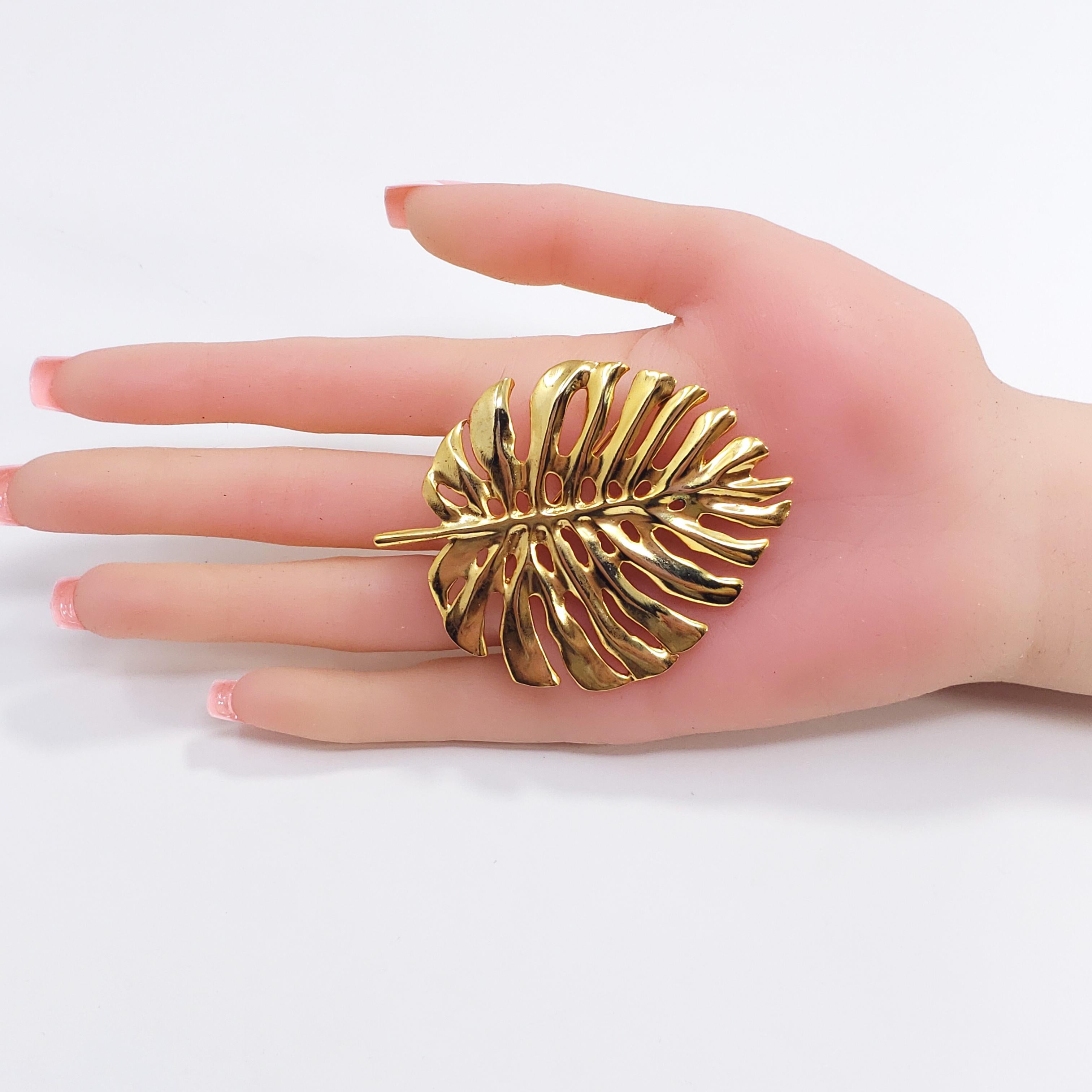 Oscar de la Renta Bold Gold Monstera Leaf Brooch, Pin For Sale 1