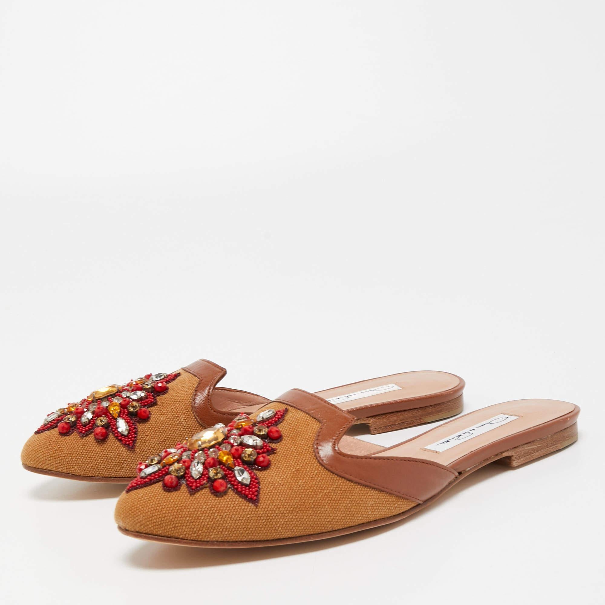 Oscar de la Renta Brown Canvas and Leather Spanish Embellished Flat Mules Size 3 In New Condition For Sale In Dubai, Al Qouz 2
