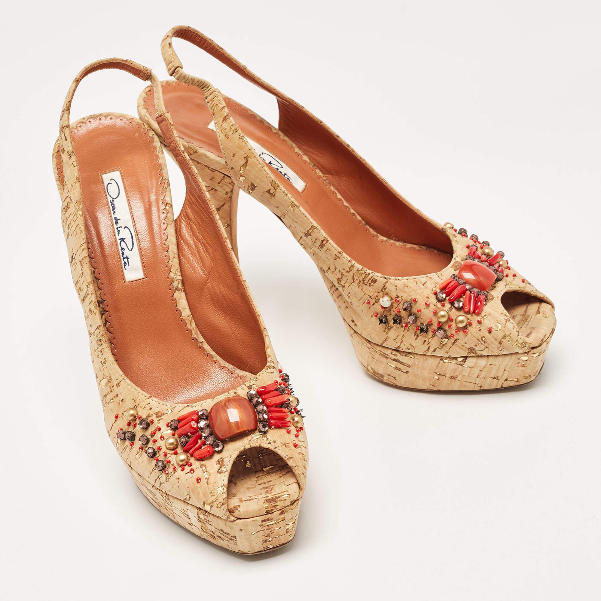 Oscar De La Renta Brown Cork Embellished Slingback Platform Pumps Size 37.5 In Good Condition For Sale In Dubai, Al Qouz 2
