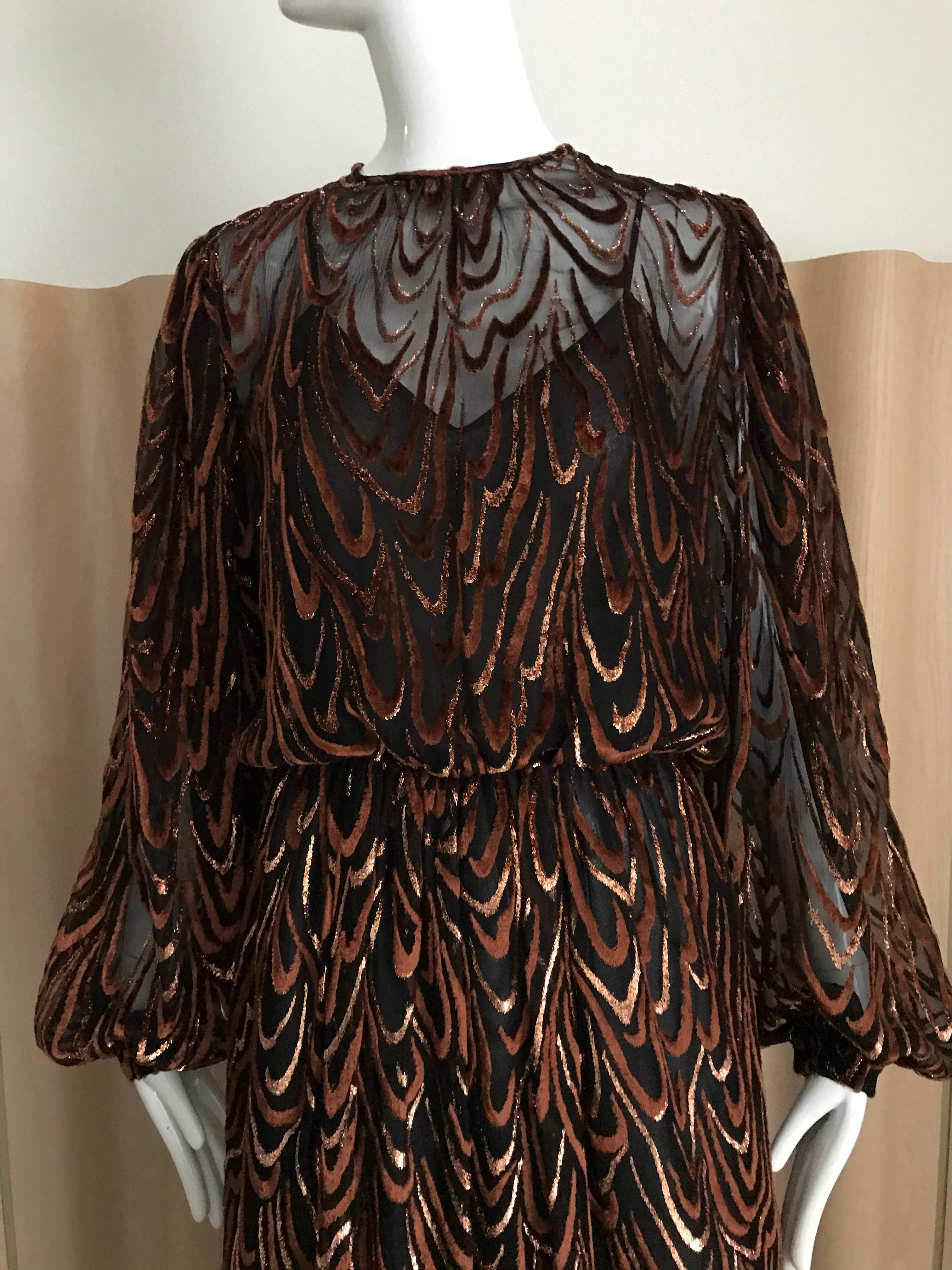 Oscar de la Renta braunes langärmeliges Kleid aus Seidensamt, 1980er Jahre Damen im Angebot