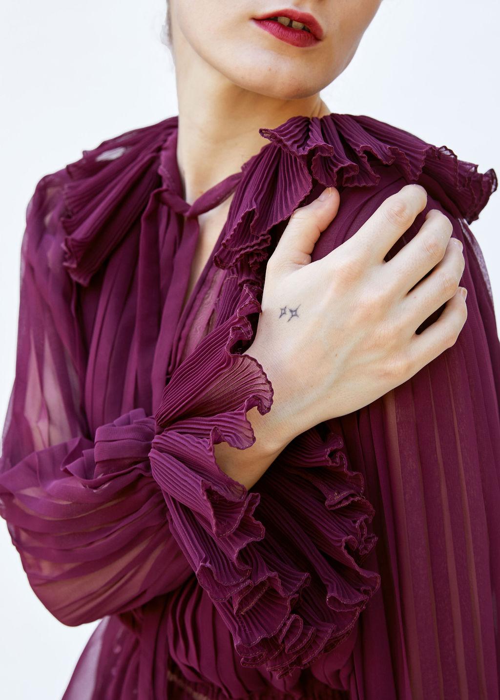 Oscar De La Renta Burgundy Sequin Skirt & Pleated Peplum Blouse Set In Excellent Condition For Sale In Los Angeles, CA