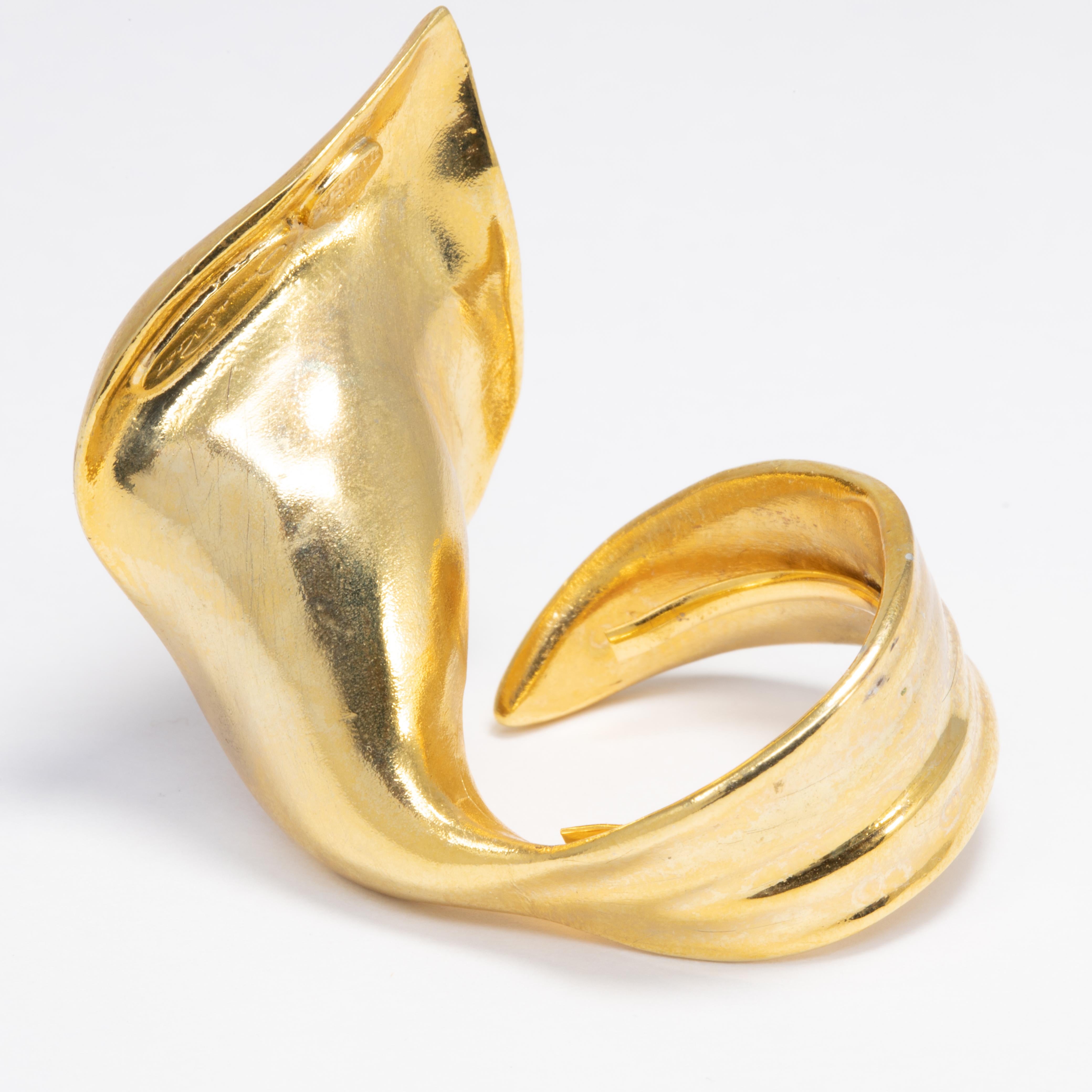 Modern Oscar de la Renta Polished Gold Calla Lily Cocktail Statement Ring For Sale