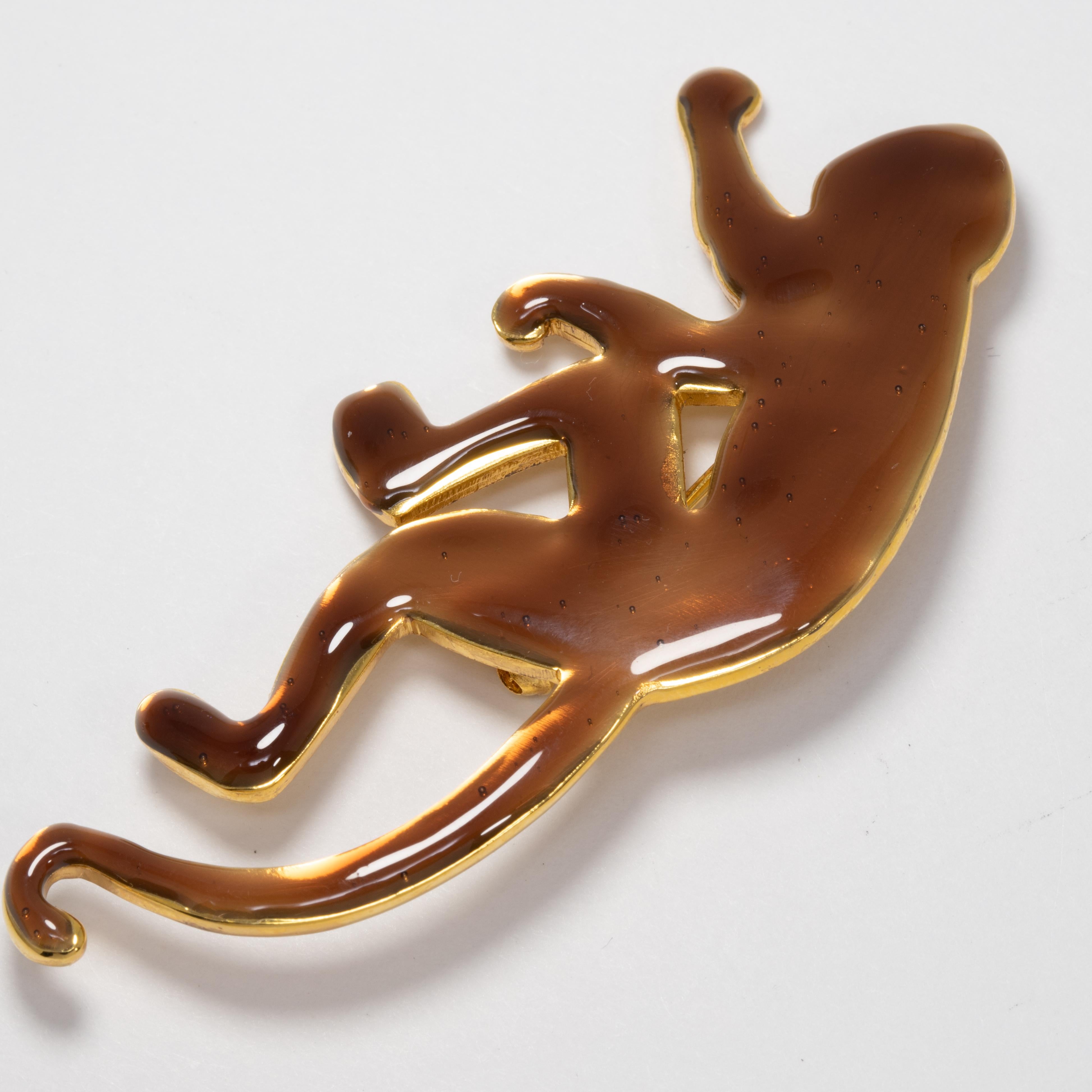 A stylish brooch by Oscar de la Renta. Features a gold-plated monkey outline painted with opaque caramel-brown enamel.

Hallmarks: Oscar de la Renta, Made in USA