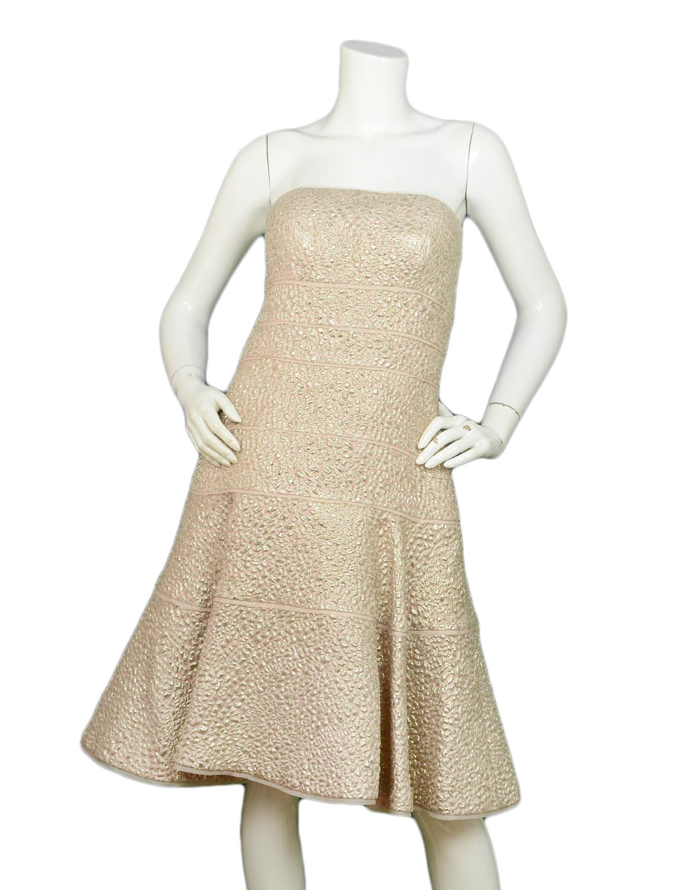 Oscar de la Renta Champagne Metallic Strapless Fit and Flare Dress sz 10

Made In: USA 
Color: Champagne
Materials: 38% Polyester, 24% Cotton, 21% Nylon, 17% Silk
Lining: 100% Silk
Closure/Opening: Back zip
Overall Condition: Excellent pre-owned