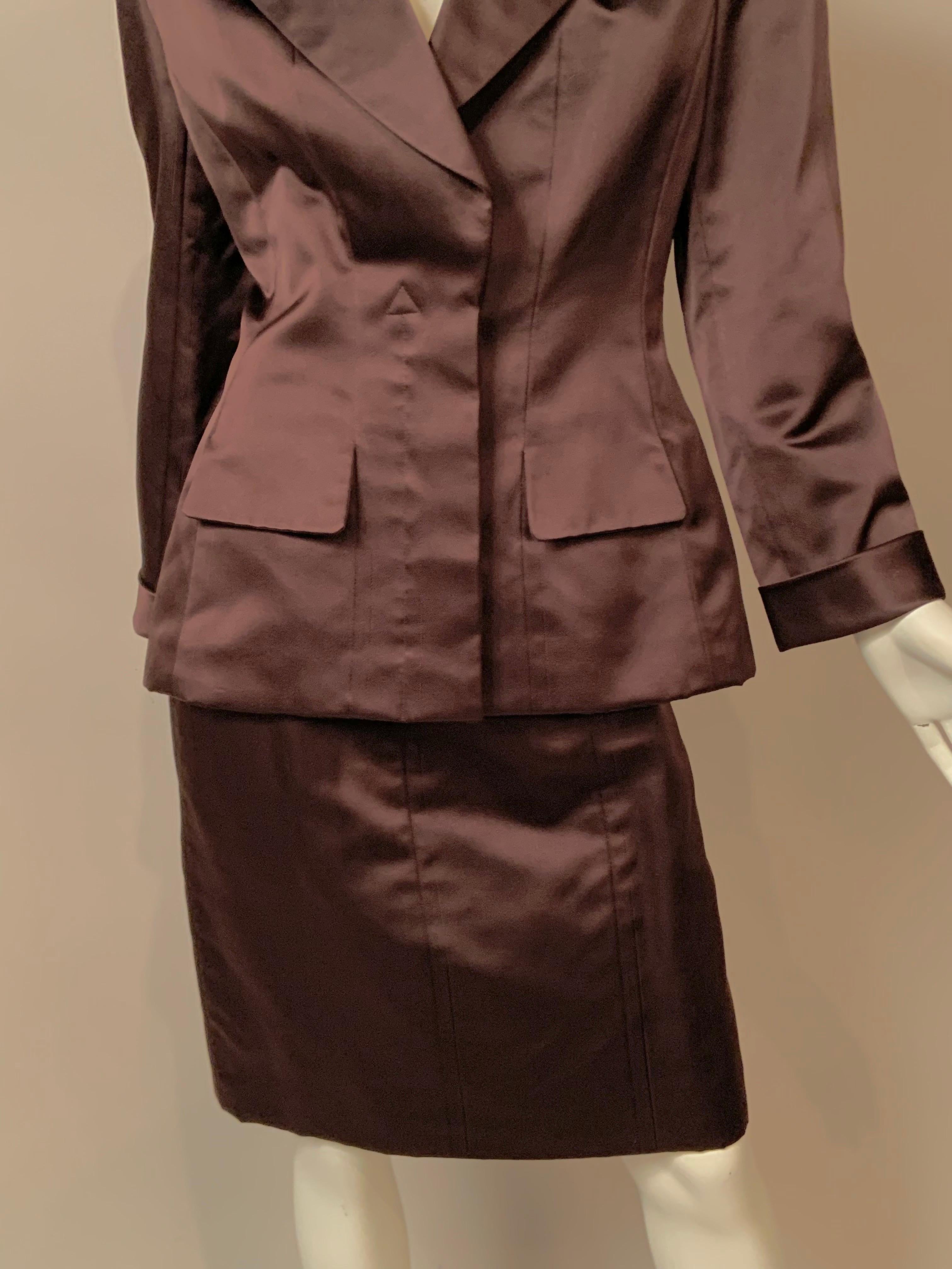 Traje con falda de satén marrón chocolate Oscar De La Renta en Excelente estado para la venta en New Hope, PA