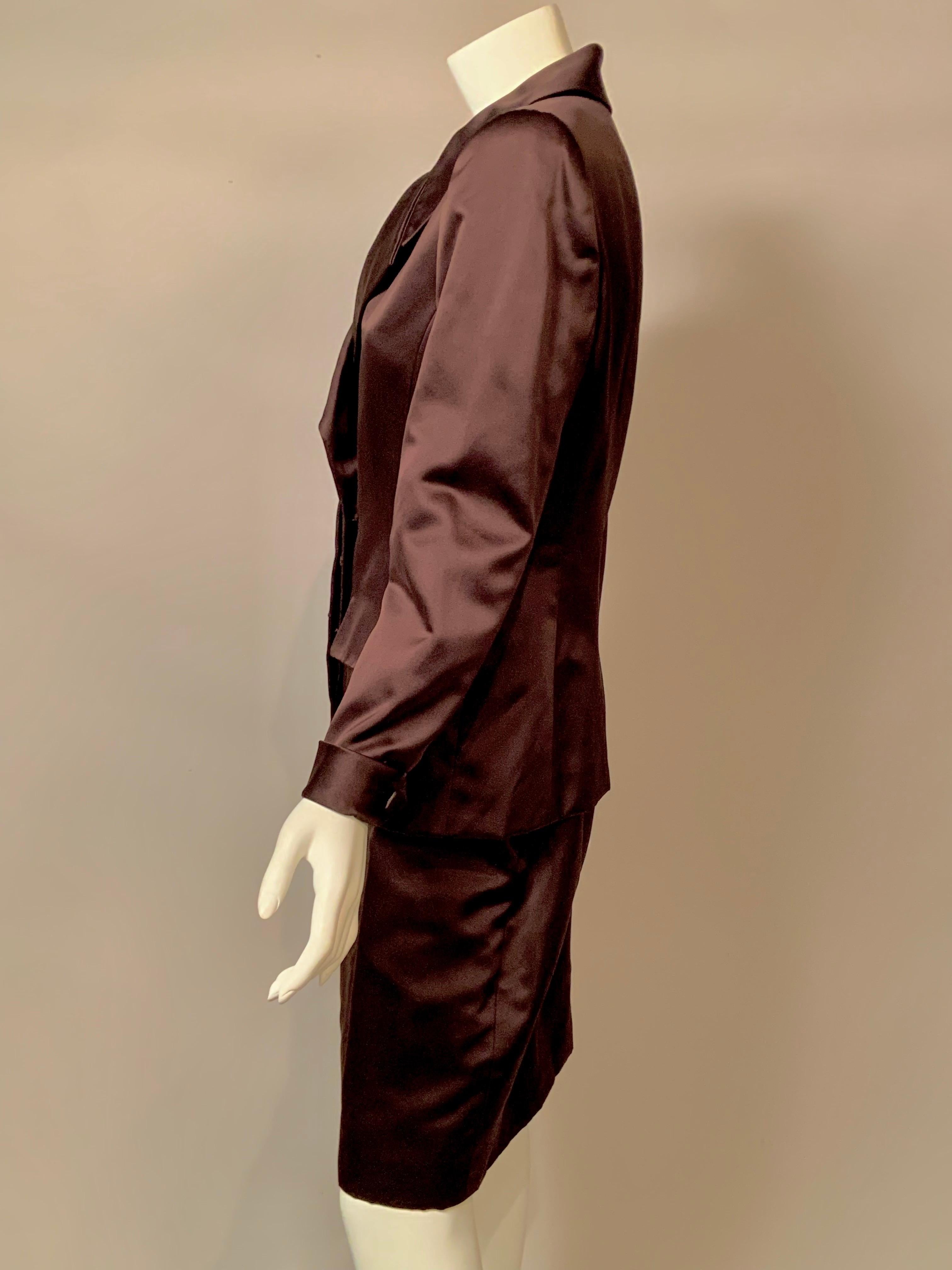 Femenino o masculino Traje con falda de satén marrón chocolate Oscar De La Renta en venta