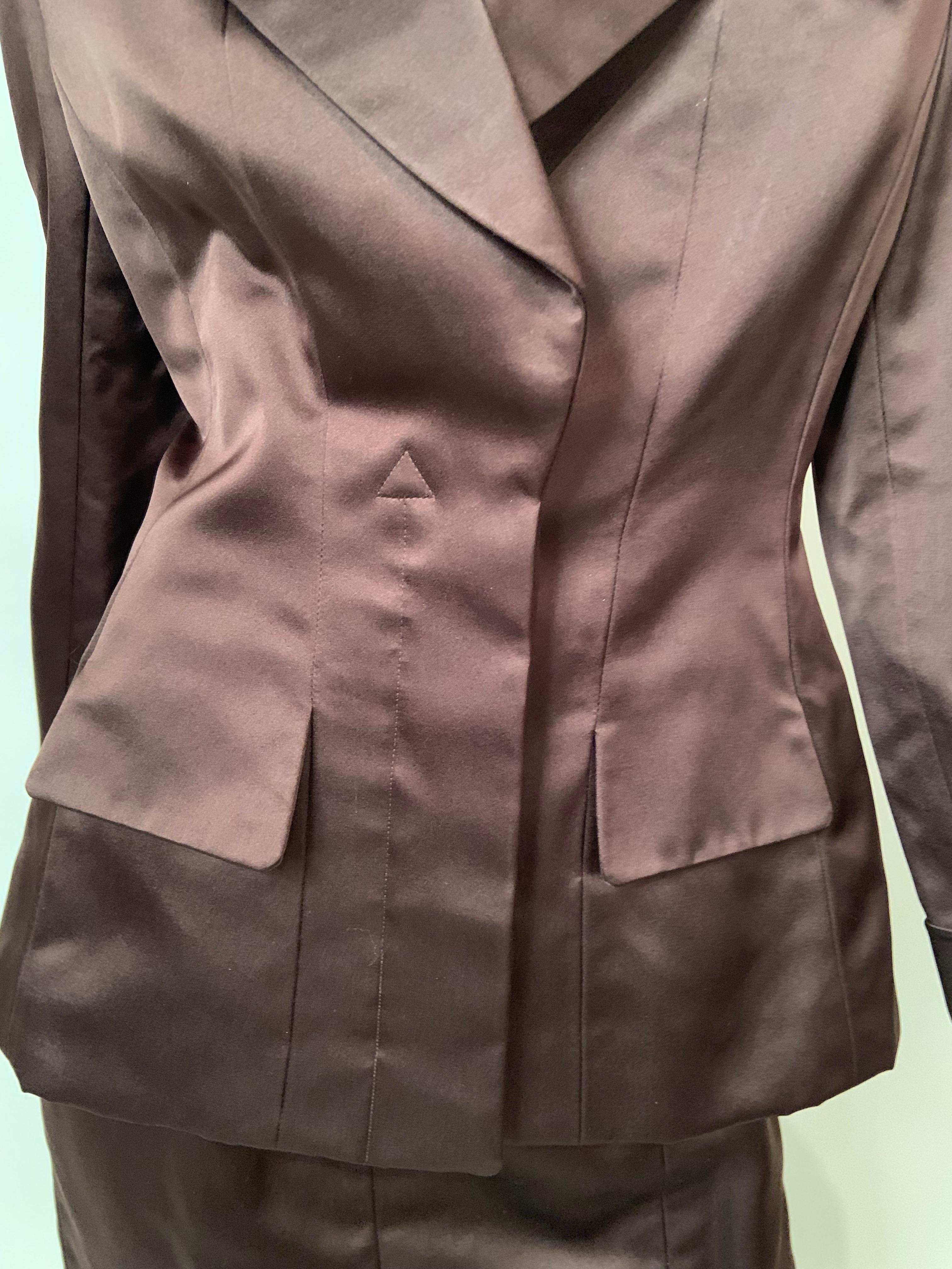 Traje con falda de satén marrón chocolate Oscar De La Renta en venta 3