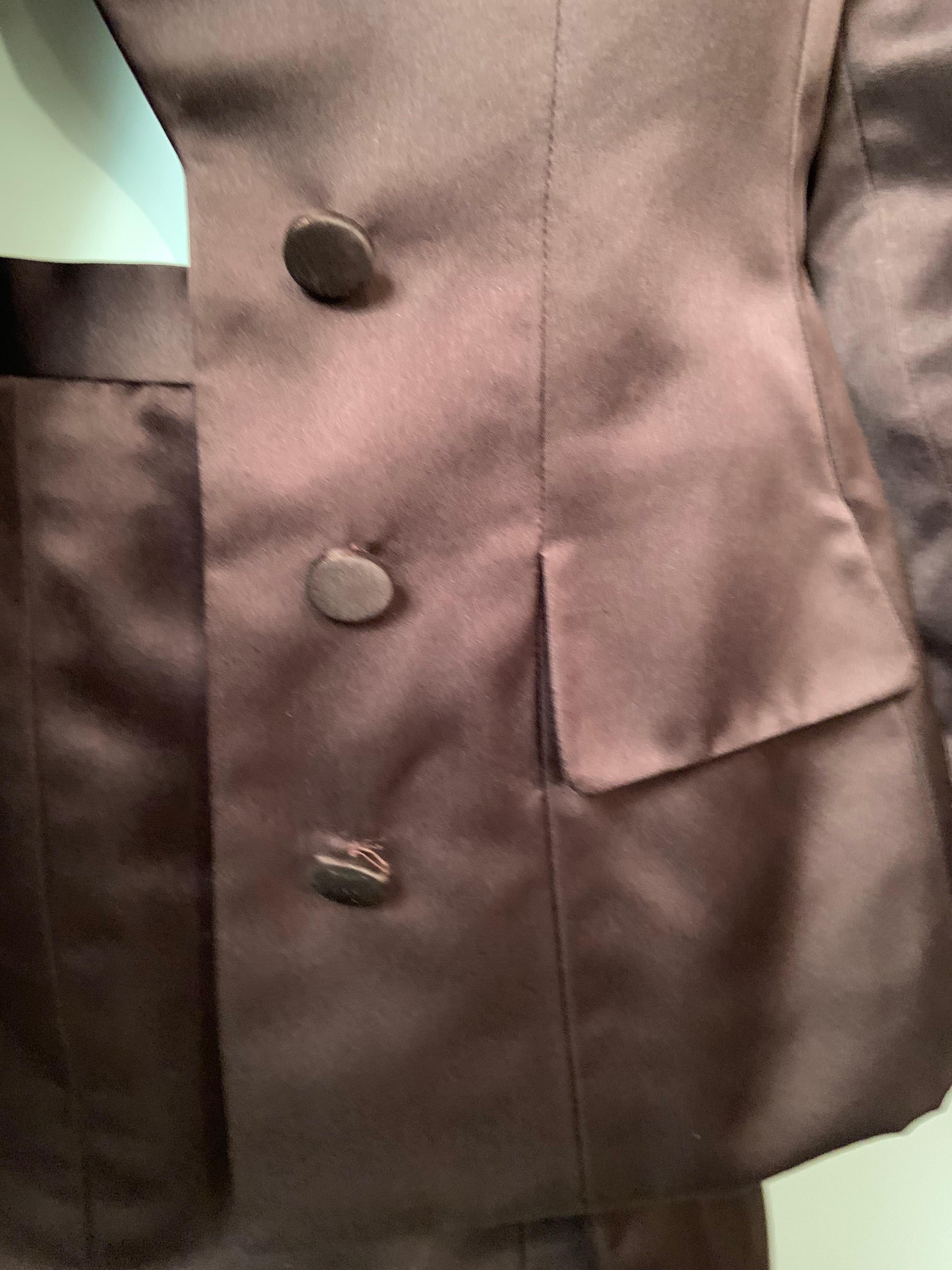 Traje con falda de satén marrón chocolate Oscar De La Renta en venta 4