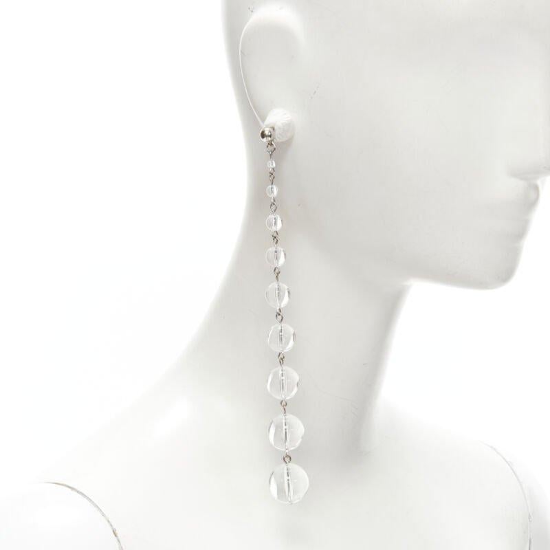 Oscar De La Renta - Boucles d'oreilles en acrylique émaillé transparent avec goutte d'eau.
Référence : TGAS/C01282
Marque : Oscar de la Renta
Modèle : Boucles d'oreilles goutte d'eau
Couleur : transparent, argent
Motif : Solide
Fermeture :