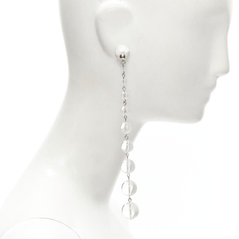 Oscar De La Renta - Boucles d'oreilles en acrylique émaillé transparent avec goutte d'eau. Excellent état - En vente à Hong Kong, NT
