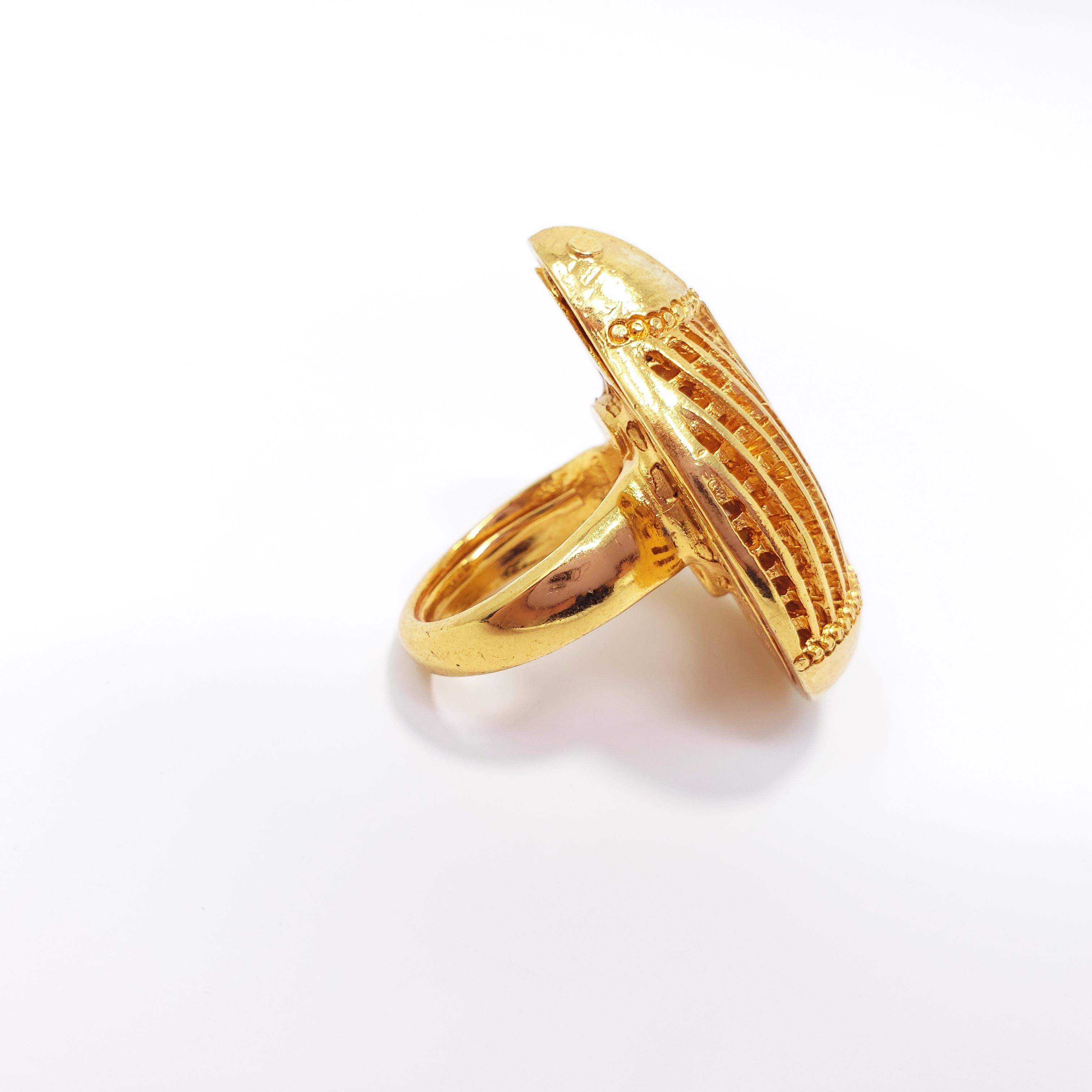 Oscar de la Renta Cocktail Gold Netted Scarab Ring, Adjustable For Sale 1