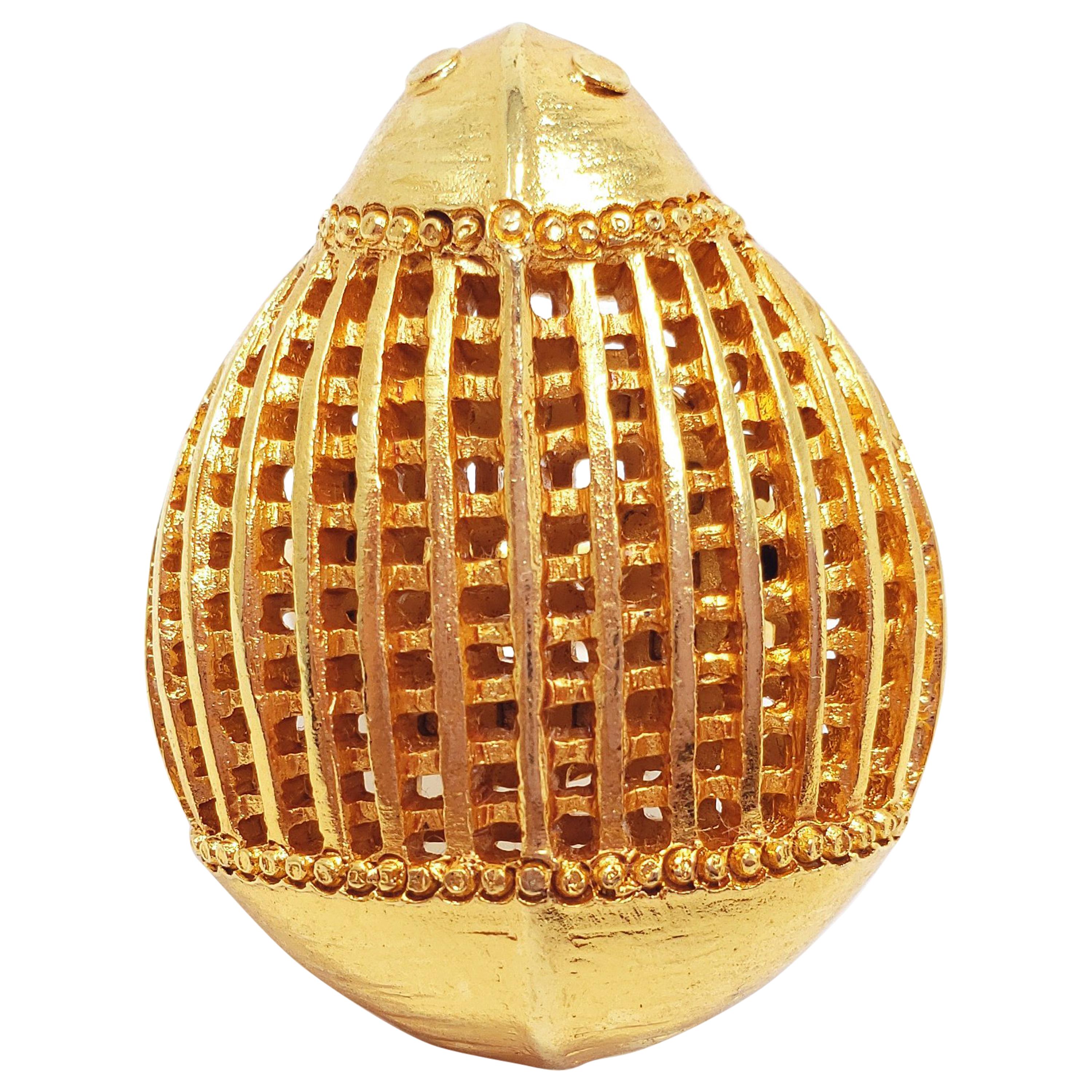 Oscar de la Renta Bague cocktail en forme de scarabée en or, réglable en vente